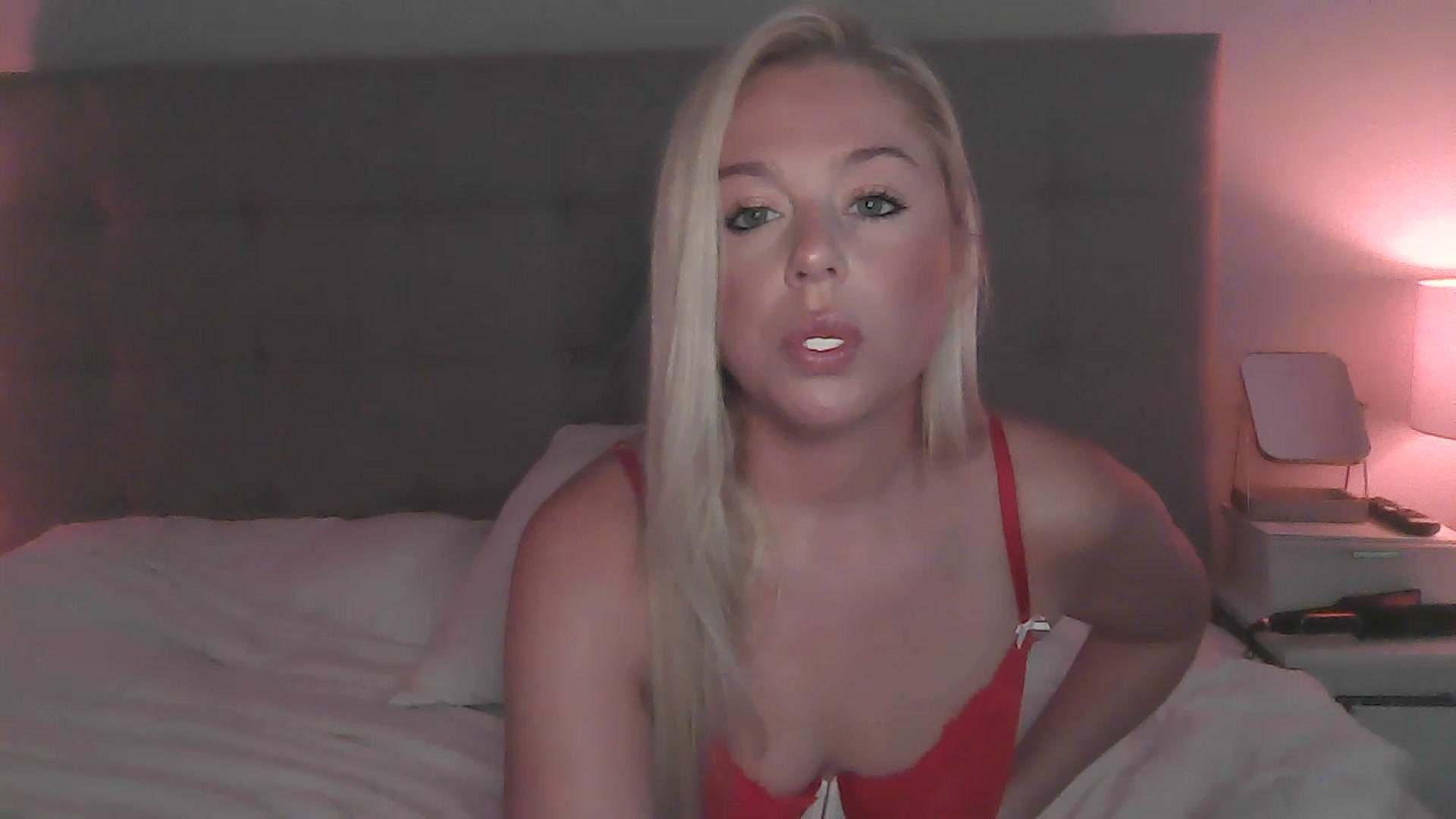 Gallery image thumbnail from CassieCarson's myfreecams stream on, 12/19/2022, 15:31 image 4 of 20