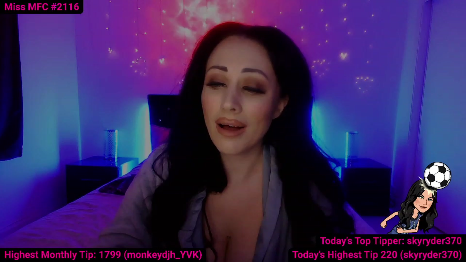 Gallery image thumbnail from Cassie_Hart's myfreecams stream on, 11/28/2022, 17:29 image 18 of 20