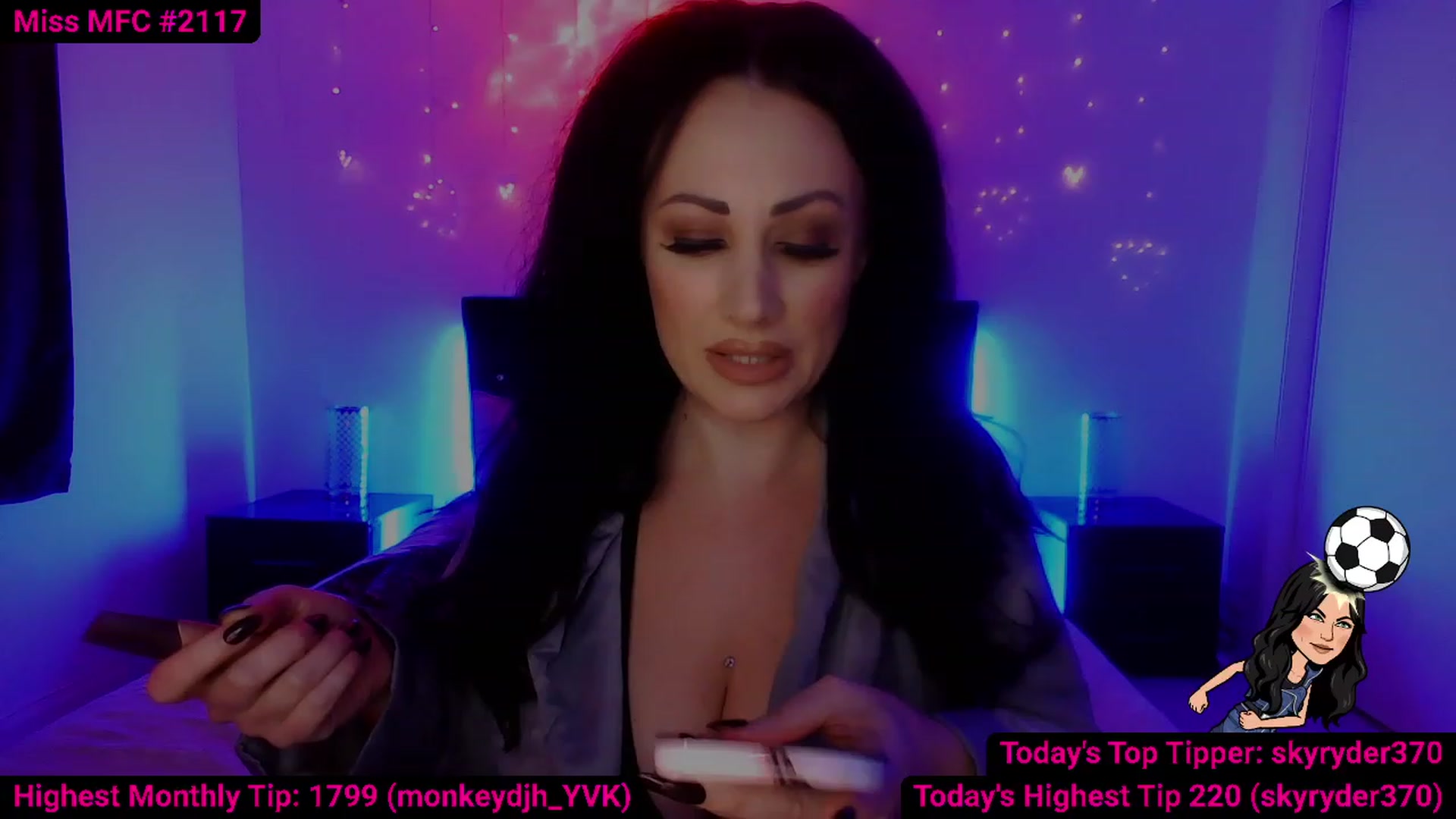 Gallery image thumbnail from Cassie_Hart's myfreecams stream on, 11/28/2022, 17:29 image 19 of 20