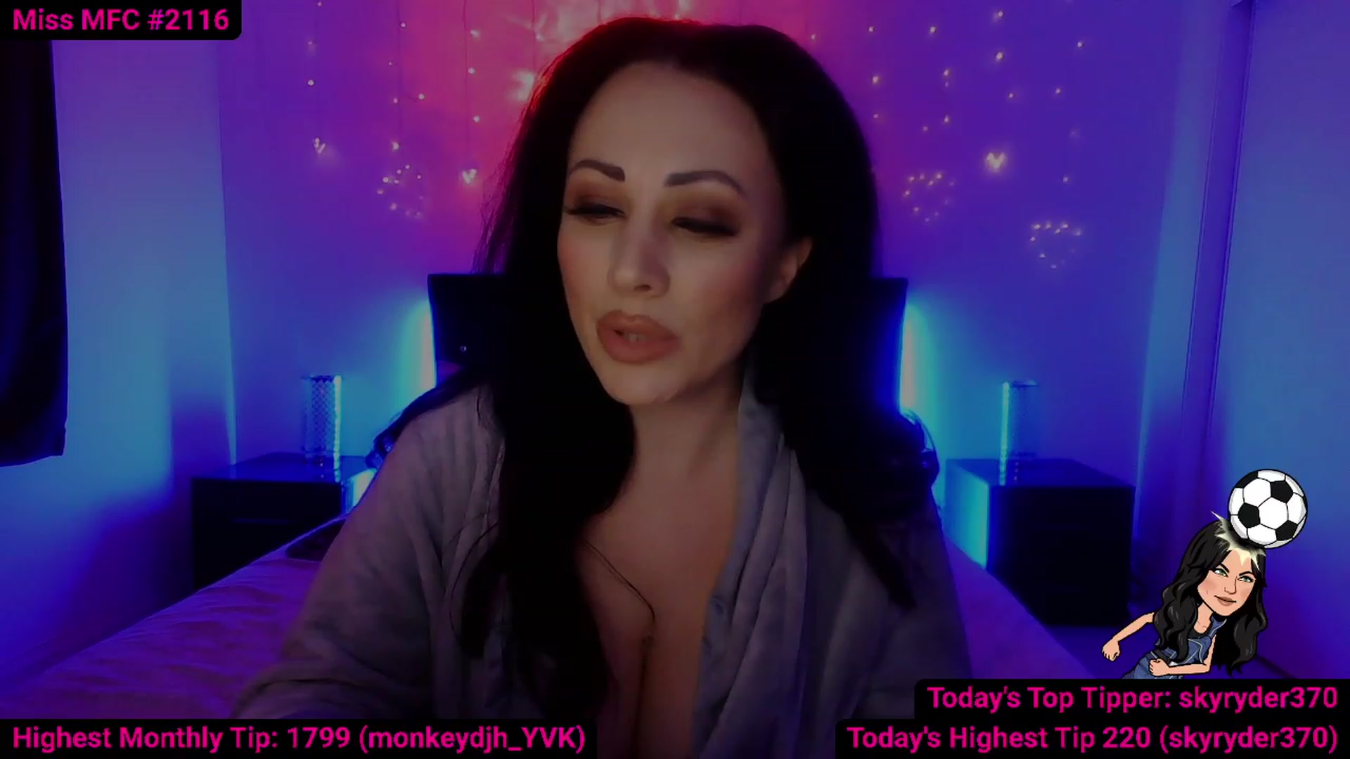 Gallery image thumbnail from Cassie_Hart's myfreecams stream on, 11/28/2022, 17:29 image 17 of 20