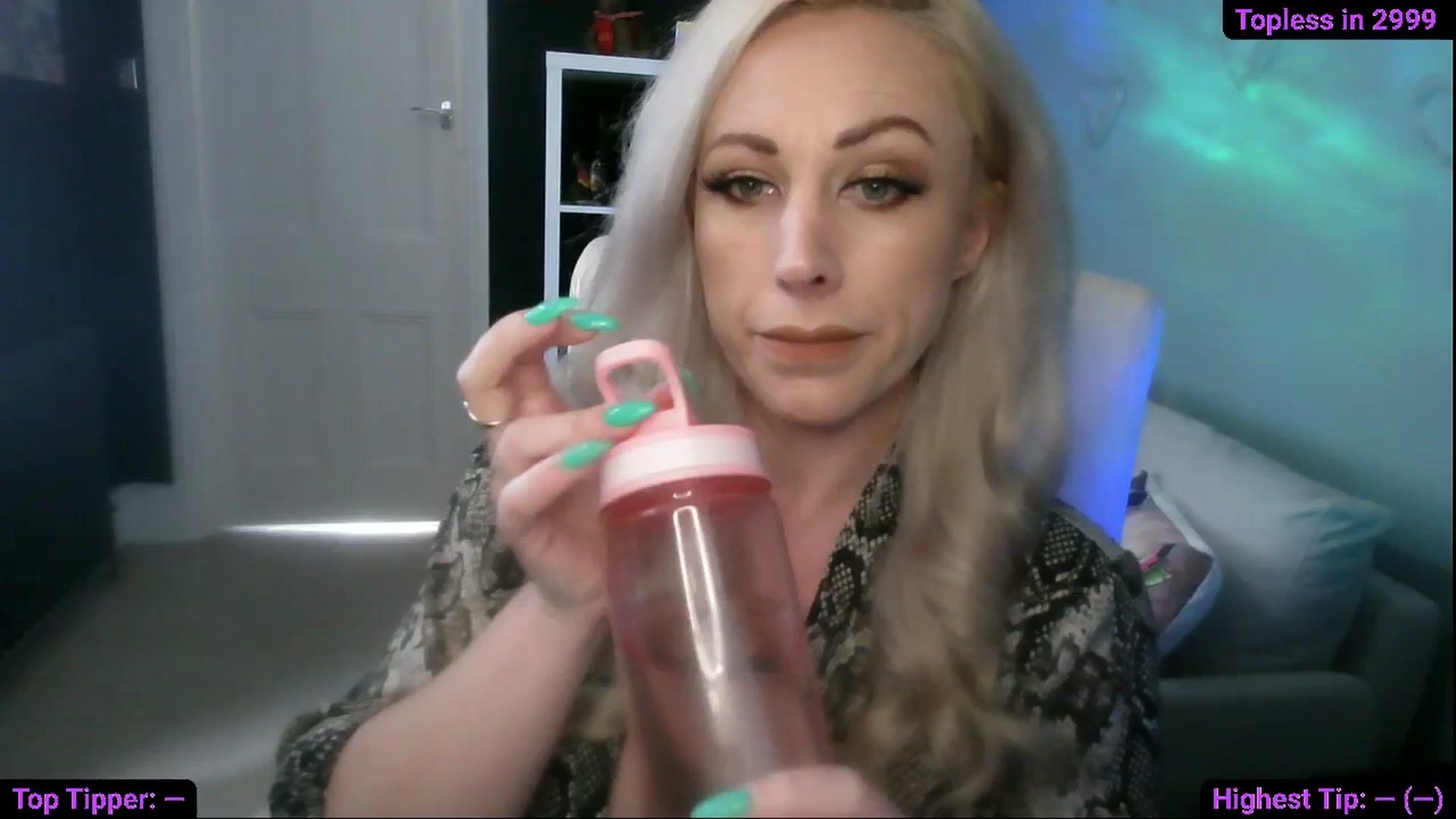 Gallery image thumbnail from Cassie_Hart's myfreecams stream on, 04/27/2026, 12:20 image 10 of 20