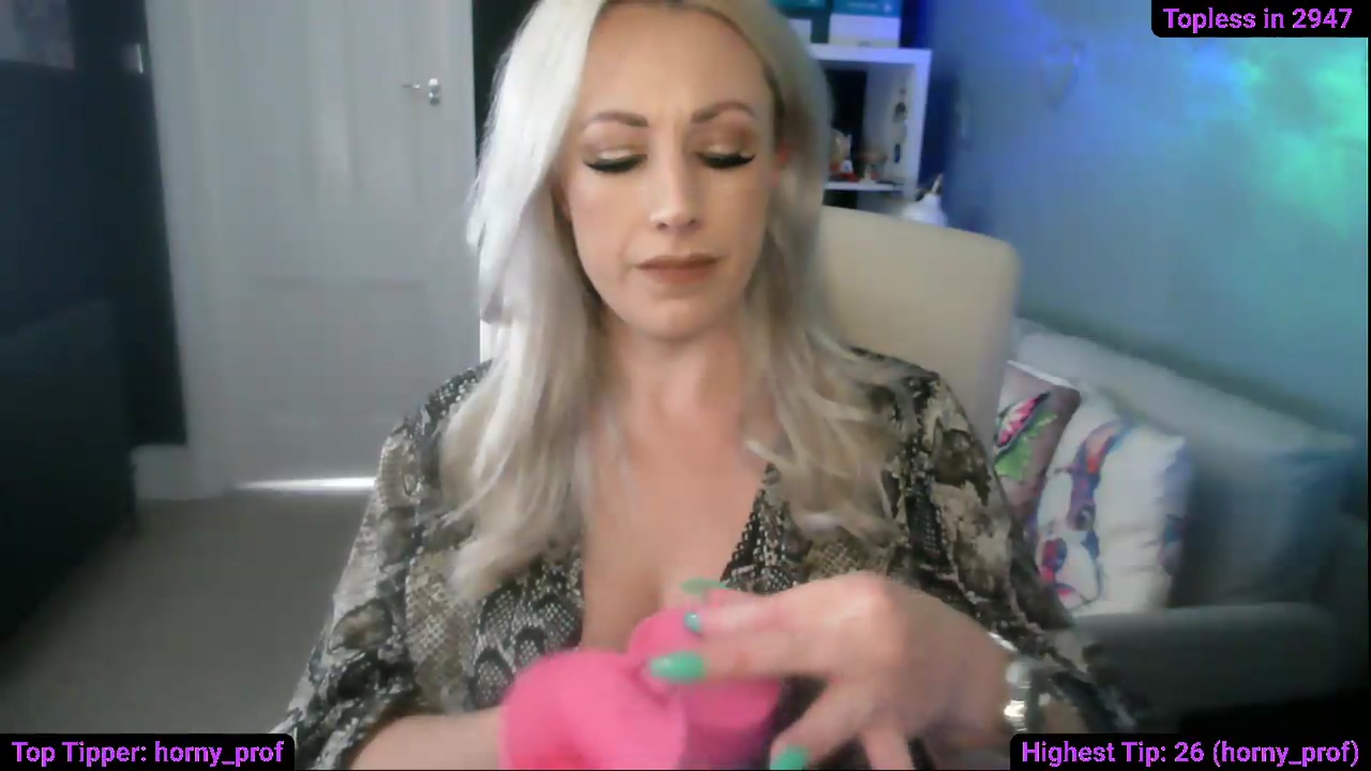 Gallery image thumbnail from Cassie_Hart's myfreecams stream on, 05/22/2026, 12:28 image 18 of 20