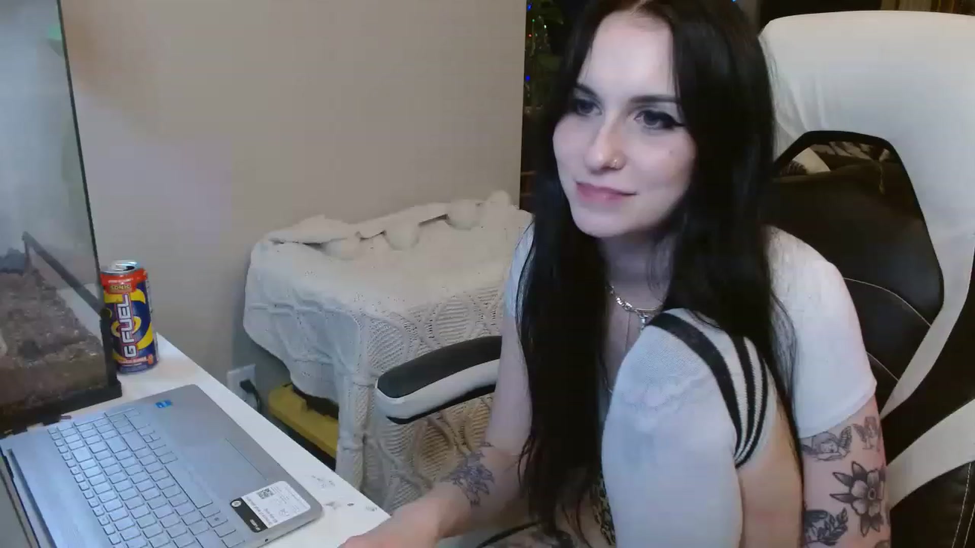 Gallery image thumbnail from Cassiecrybby's myfreecams stream on, 03/11/2023, 09:51 image 11 of 20