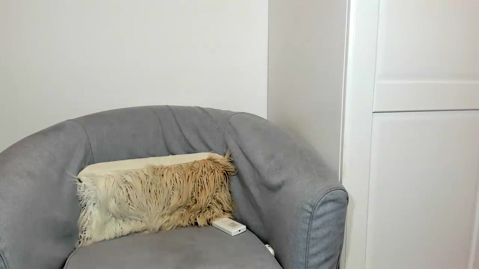 Gallery image thumbnail from Cassiehottt's myfreecams stream on, 08/17/2026, 20:49 image 4 of 20