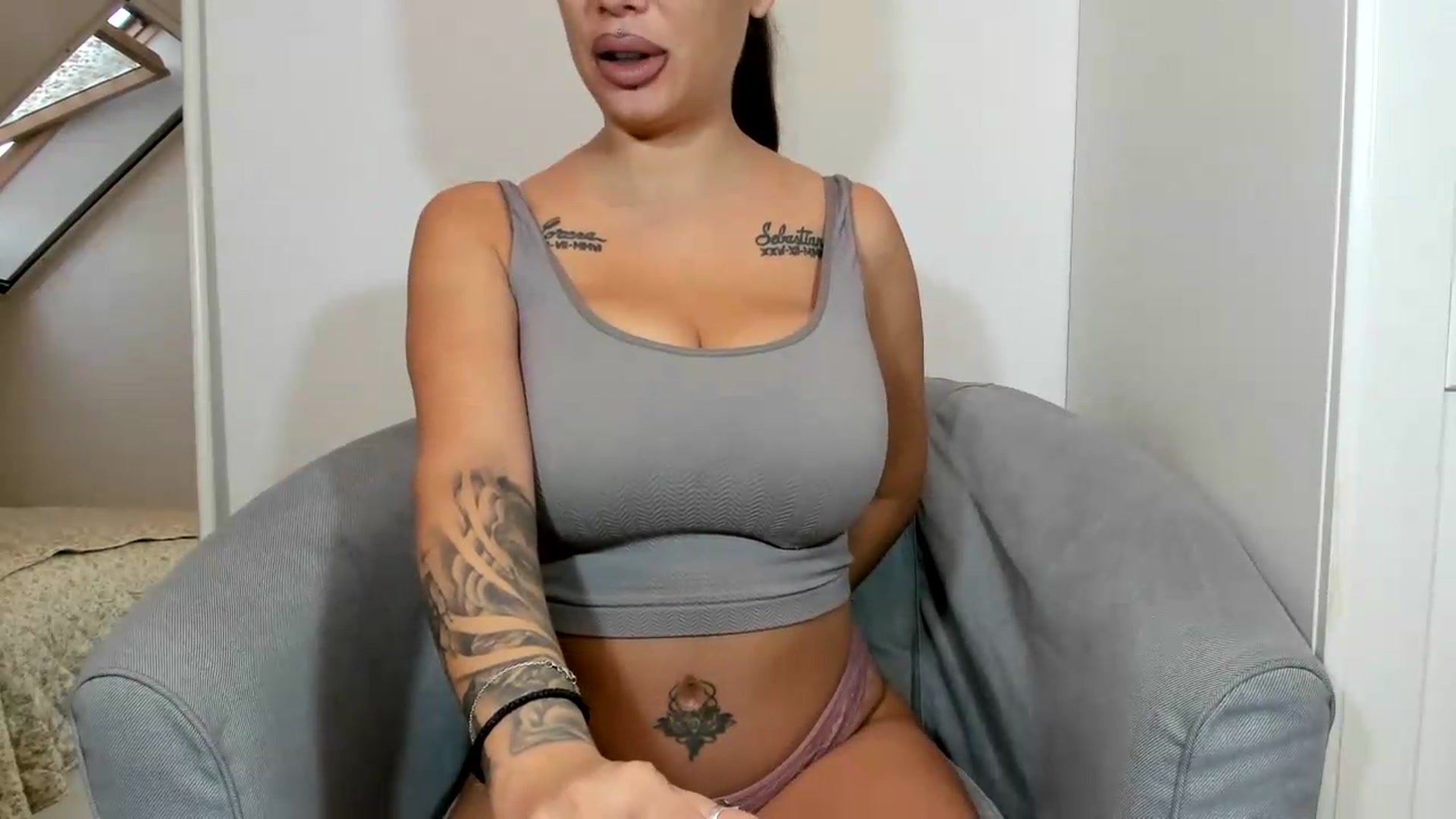 Gallery image thumbnail from Cassiehottt's myfreecams stream on, 09/14/2026, 16:18 image 2 of 20