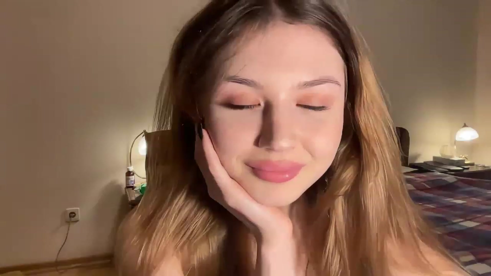 Gallery image thumbnail from Cassiopeeia's myfreecams stream on, 12/03/2022, 19:12 image 2 of 20