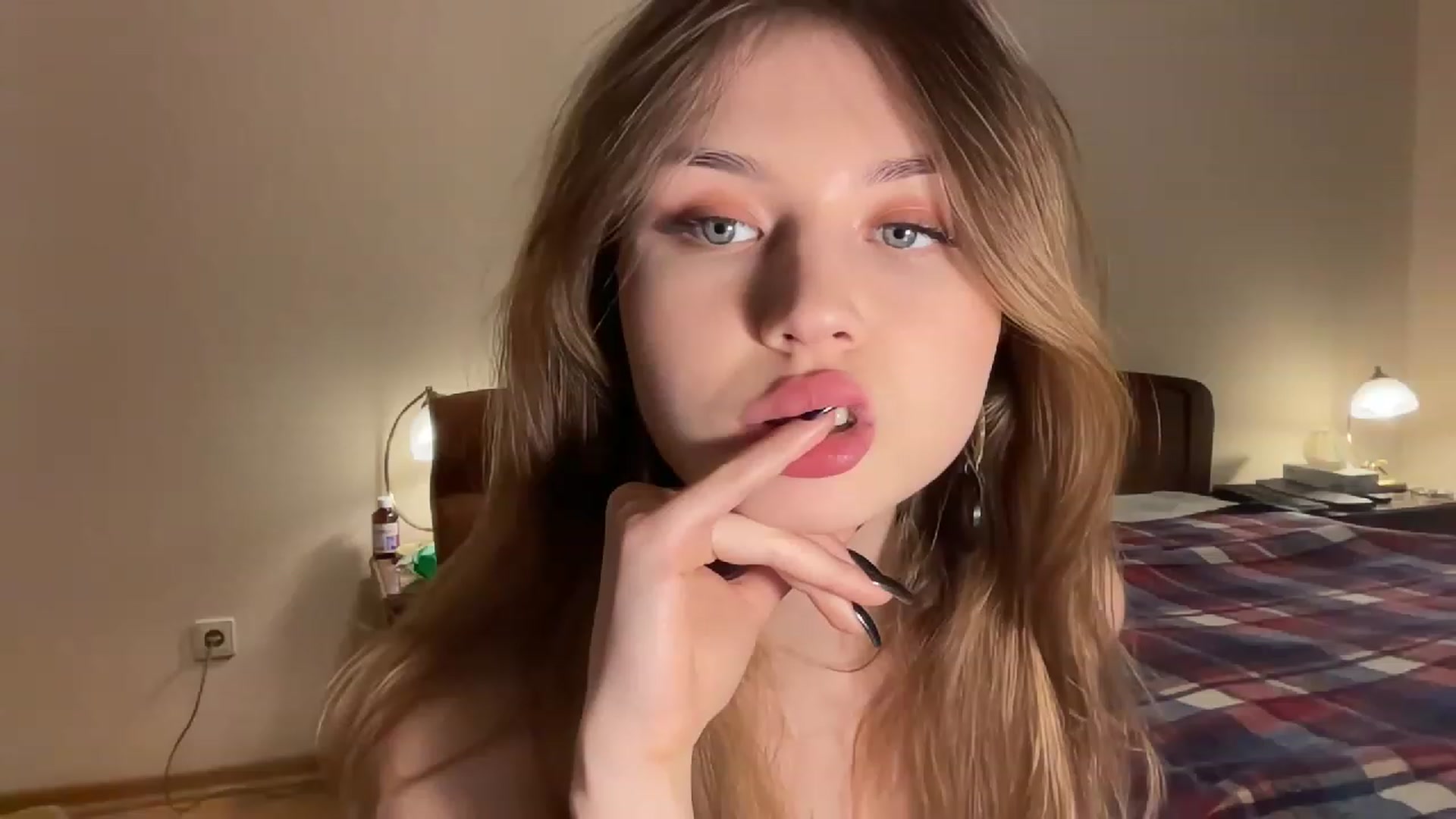 Gallery image thumbnail from Cassiopeeia's myfreecams stream on, 12/03/2022, 19:12 image 1 of 20