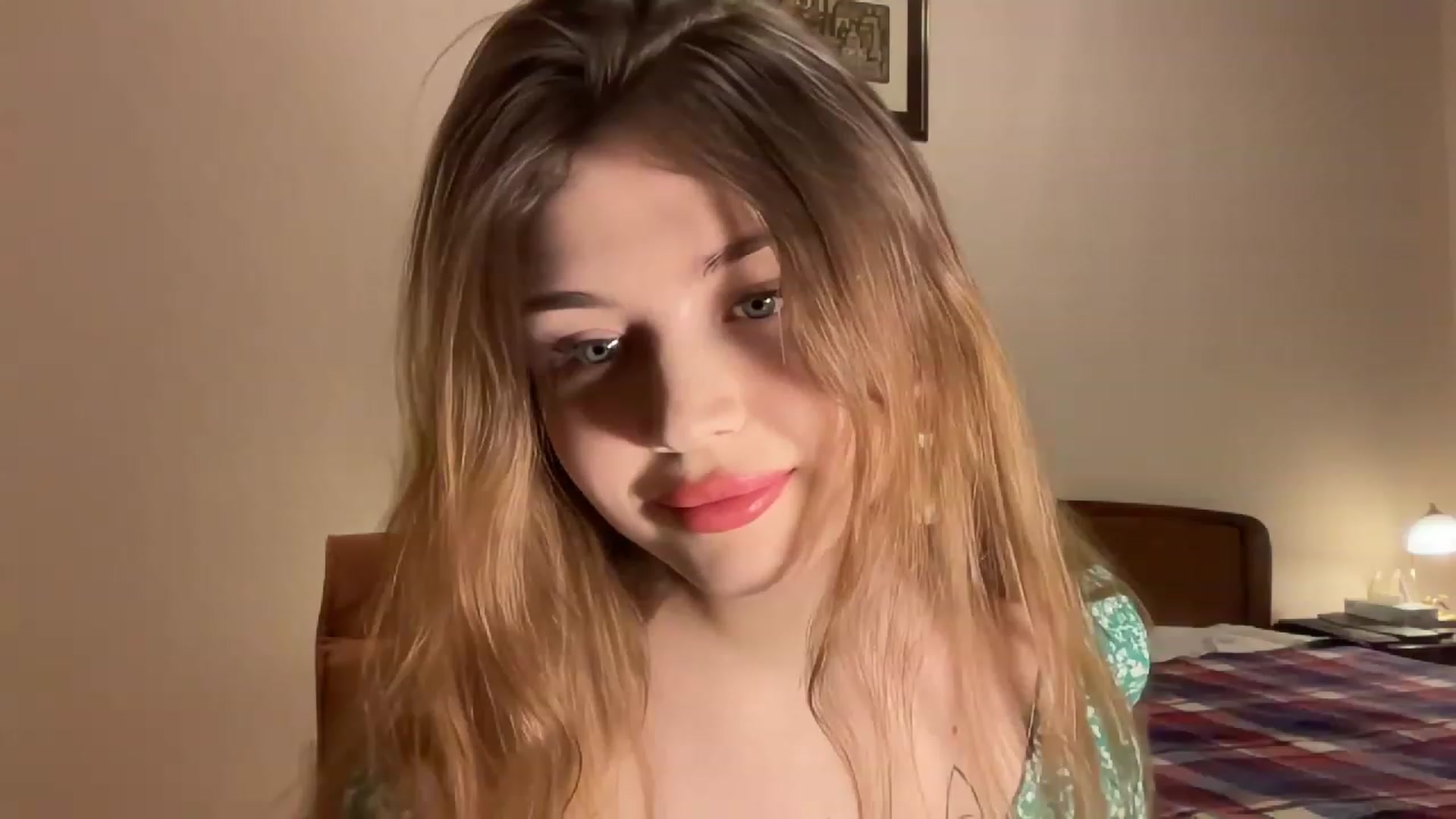 Gallery image thumbnail from Cassiopeeia's myfreecams stream on, 12/04/2022, 19:06 image 8 of 20