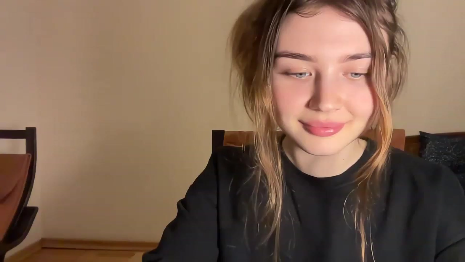 Gallery image thumbnail from Cassiopeeia's myfreecams stream on, 12/18/2022, 13:49 image 17 of 20