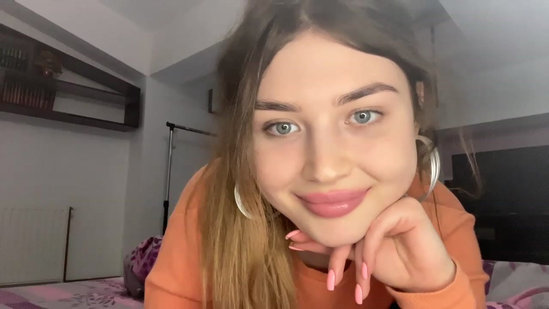 Gallery image thumbnail from Cassiopeeia's myfreecams stream on, 12/20/2022, 18:45 image 17 of 20