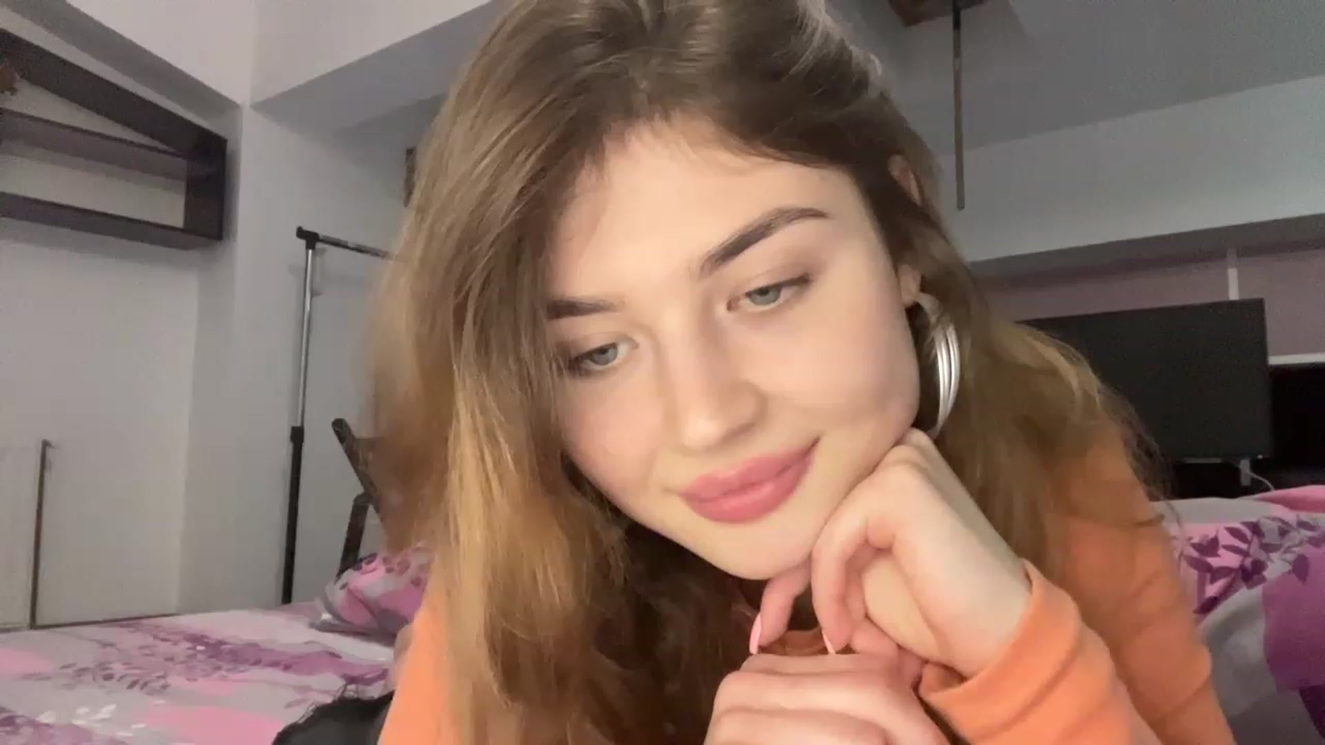 Gallery image thumbnail from Cassiopeeia's myfreecams stream on, 12/20/2022, 19:38 image 13 of 20