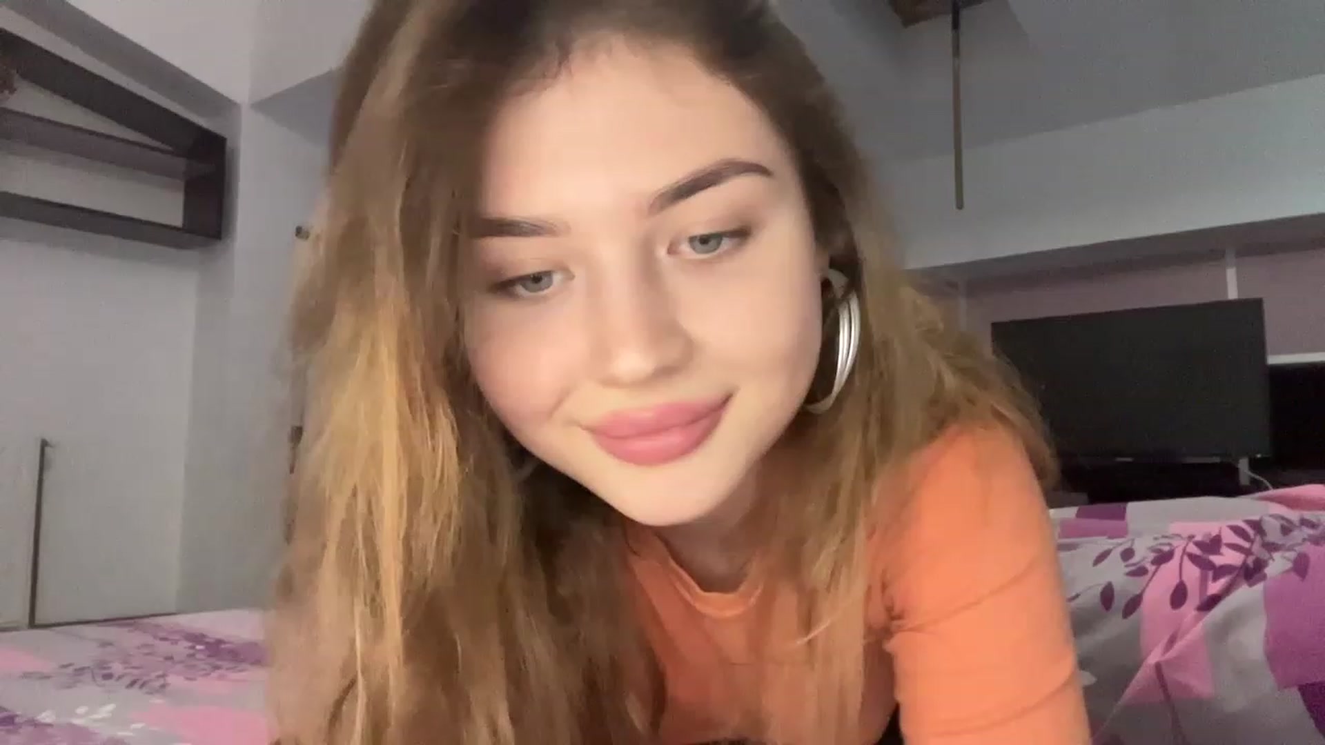 Gallery image thumbnail from Cassiopeeia's myfreecams stream on, 12/20/2022, 19:38 image 1 of 20