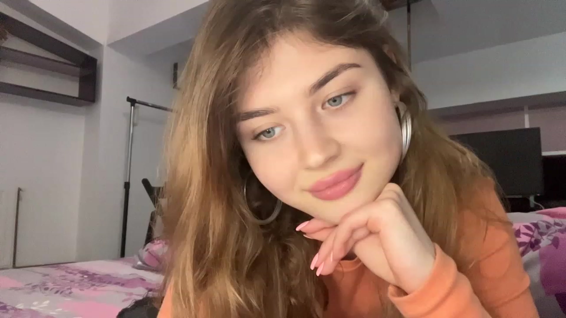 Gallery image thumbnail from Cassiopeeia's myfreecams stream on, 12/20/2022, 19:38 image 15 of 20
