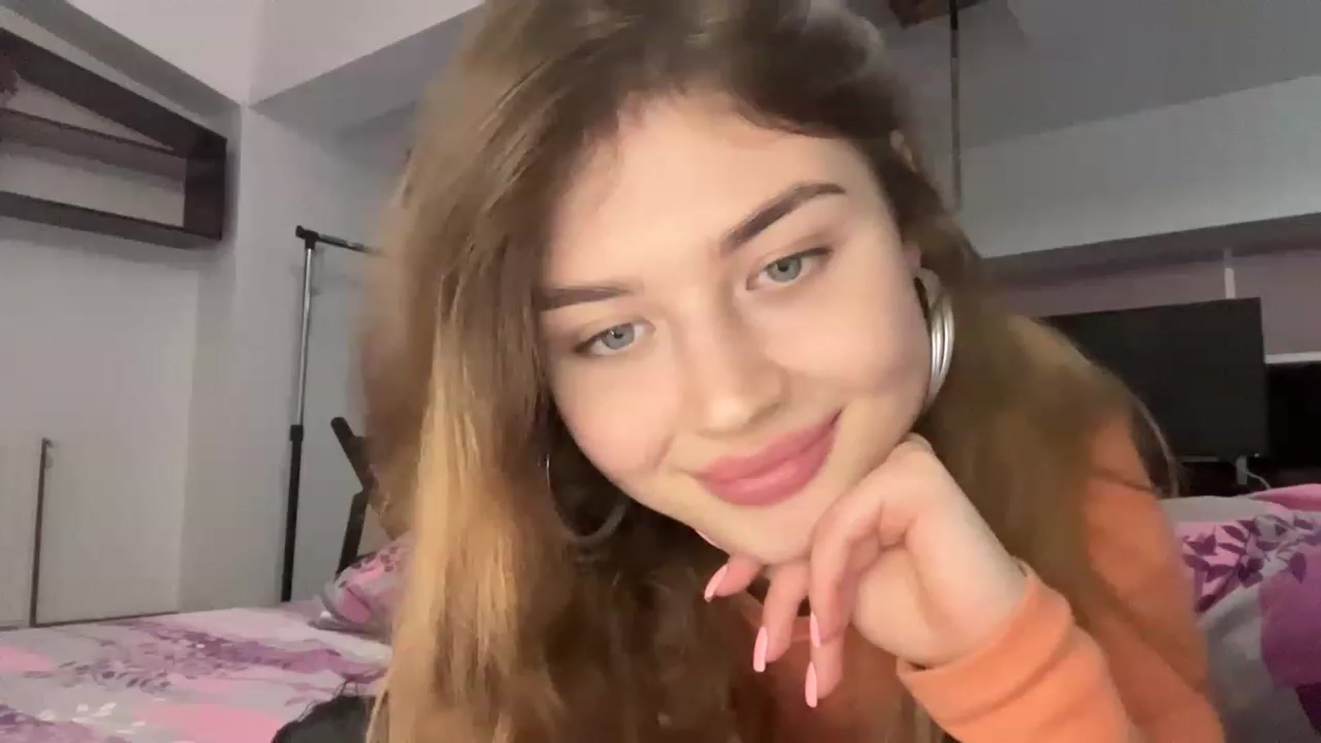 Gallery image thumbnail from Cassiopeeia's myfreecams stream on, 12/20/2022, 19:38 image 10 of 20