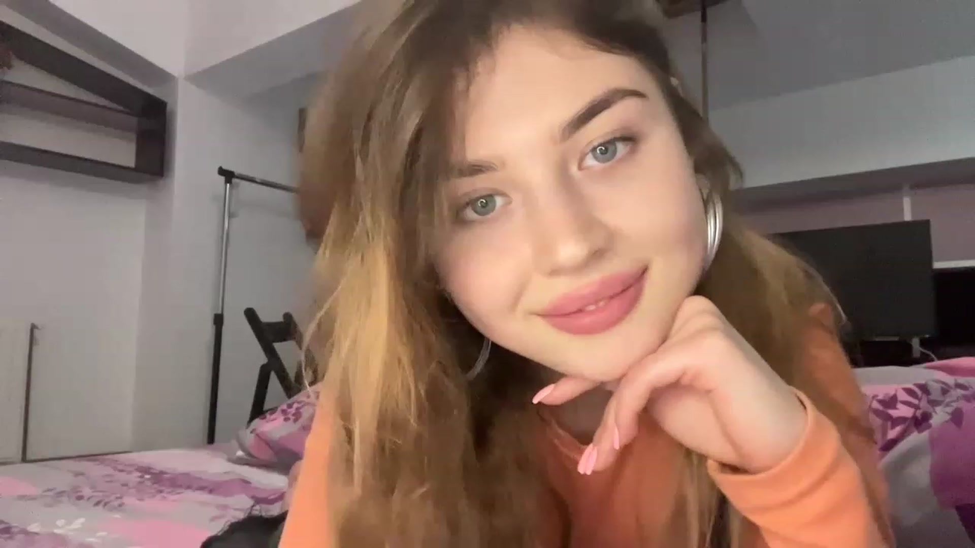 Gallery image thumbnail from Cassiopeeia's myfreecams stream on, 12/20/2022, 19:38 image 7 of 20