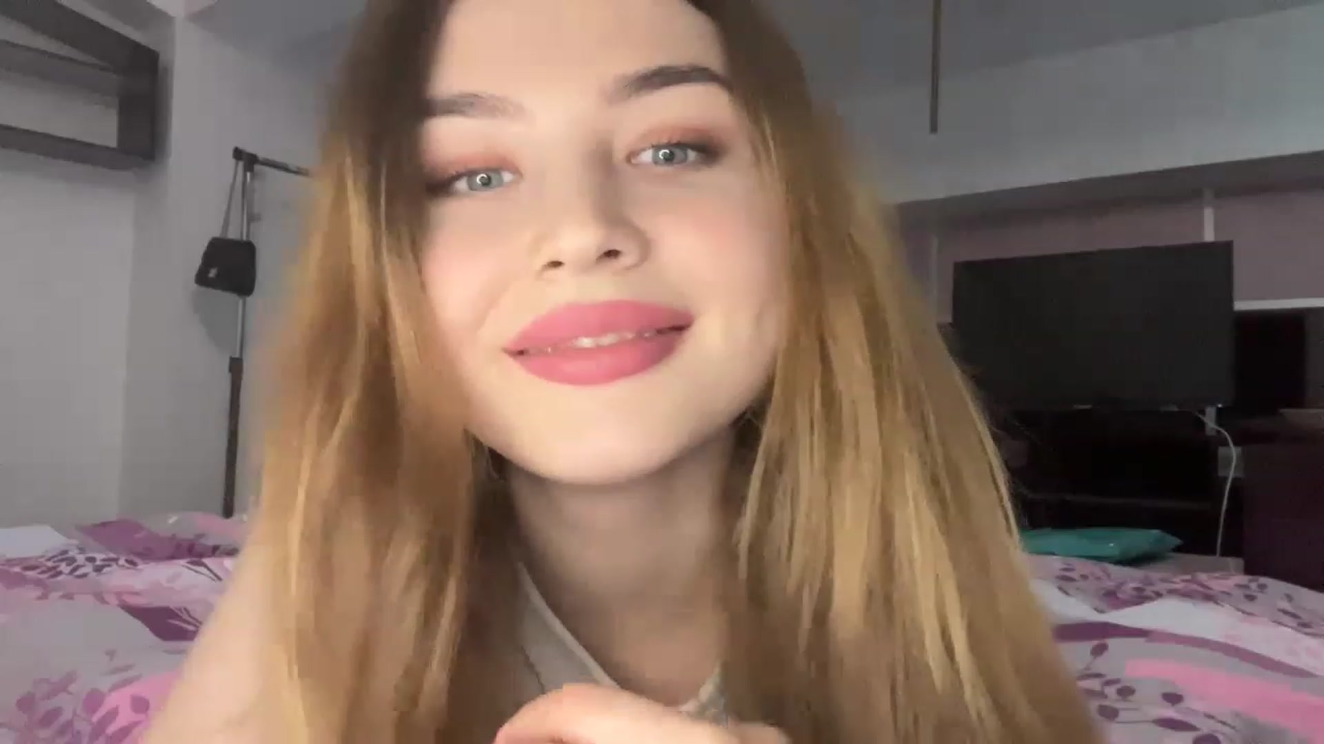 Gallery image thumbnail from Cassiopeeia's myfreecams stream on, 12/22/2022, 17:57 image 18 of 20