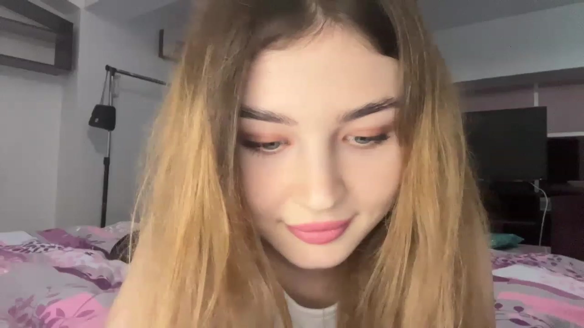 Gallery image thumbnail from Cassiopeeia's myfreecams stream on, 12/22/2022, 17:57 image 14 of 20
