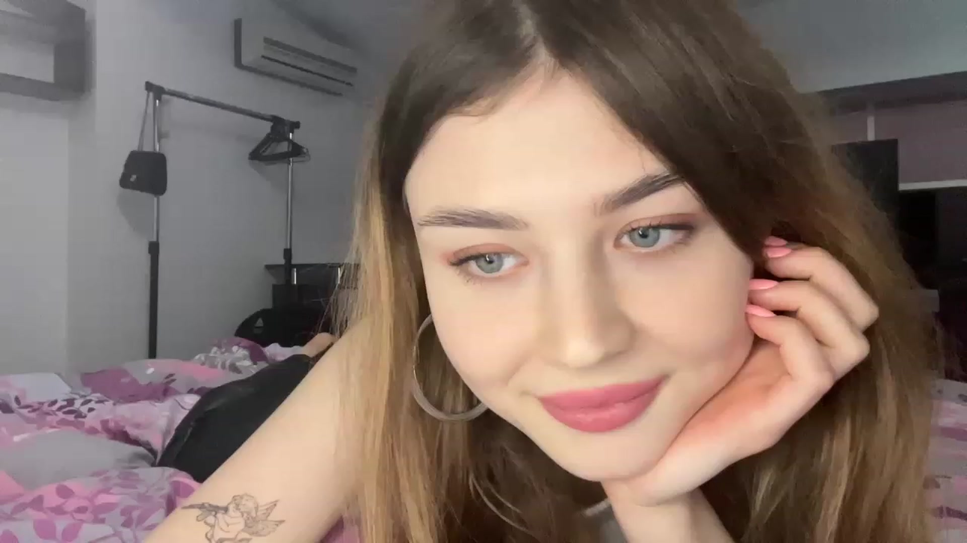 Gallery image thumbnail from Cassiopeeia's myfreecams stream on, 12/22/2022, 19:48 image 10 of 20