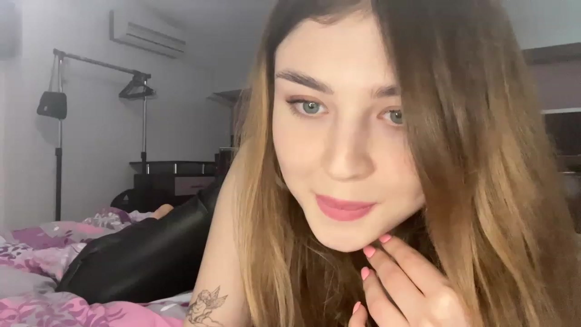 Gallery image thumbnail from Cassiopeeia's myfreecams stream on, 12/22/2022, 19:48 image 13 of 20