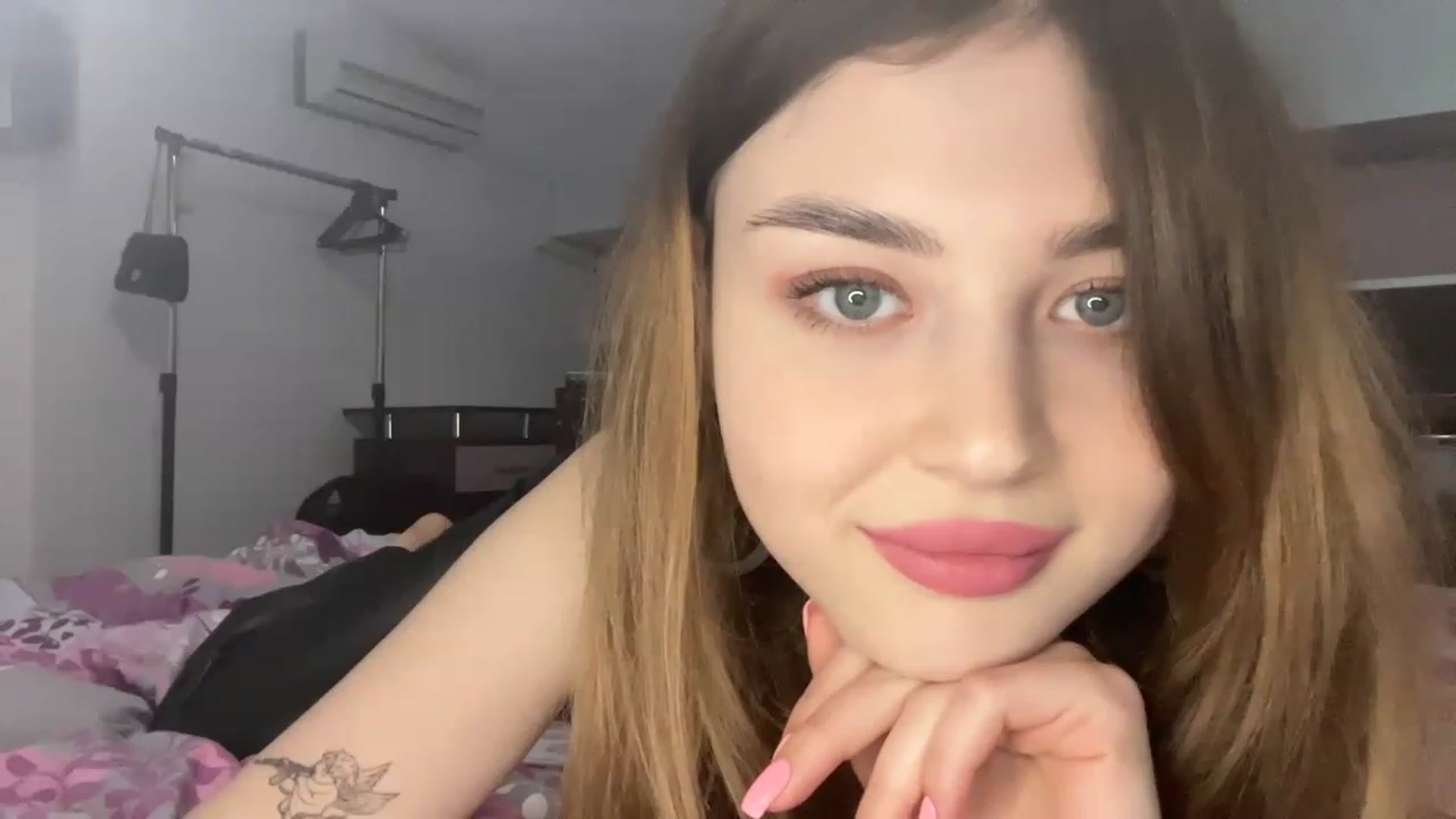 Gallery image thumbnail from Cassiopeeia's myfreecams stream on, 12/22/2022, 19:48 image 18 of 20
