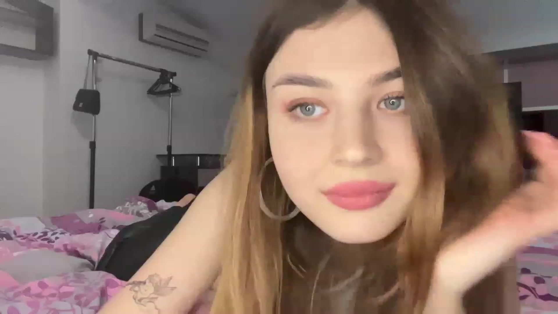 Gallery image thumbnail from Cassiopeeia's myfreecams stream on, 12/22/2022, 19:48 image 6 of 20