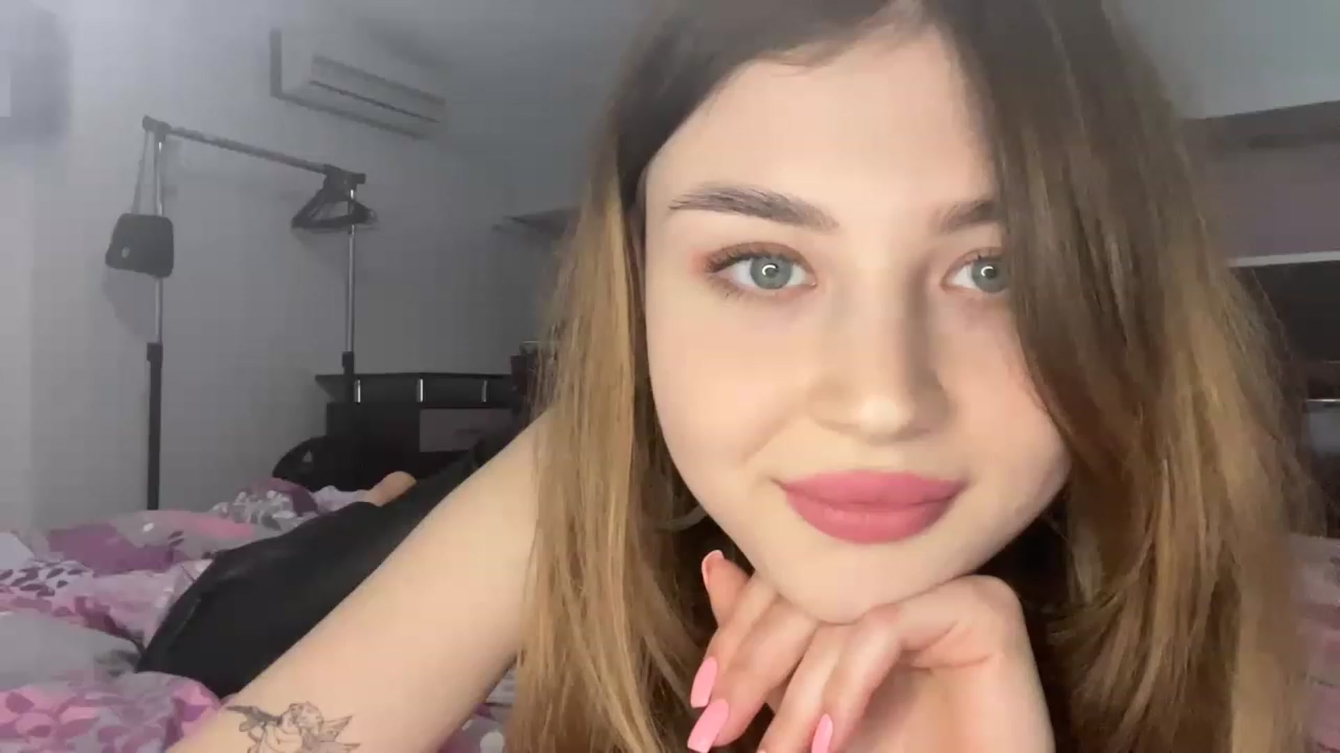 Gallery image thumbnail from Cassiopeeia's myfreecams stream on, 12/22/2022, 19:48 image 19 of 20