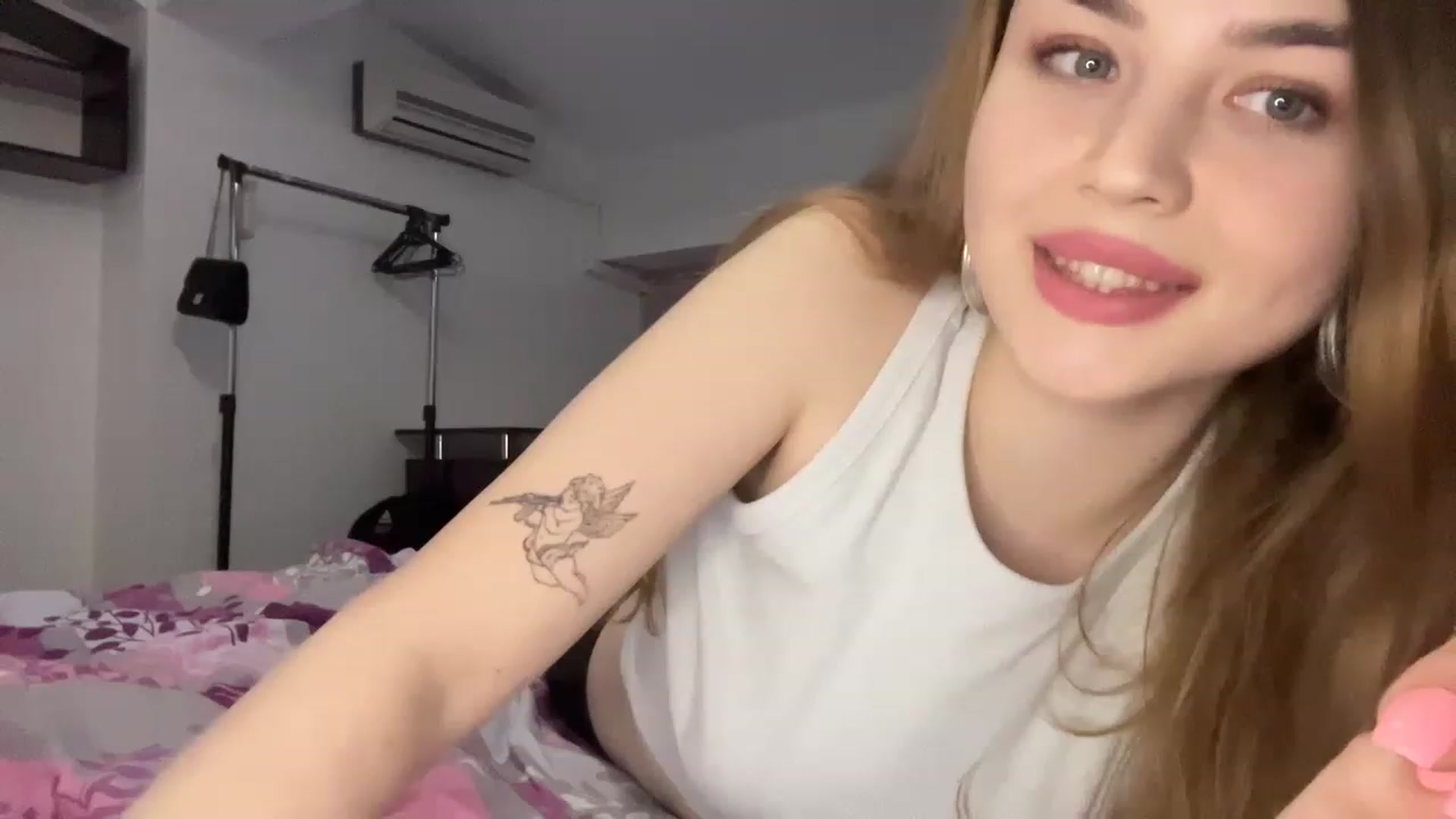 Gallery image thumbnail from Cassiopeeia's myfreecams stream on, 12/22/2022, 20:23 image 17 of 20