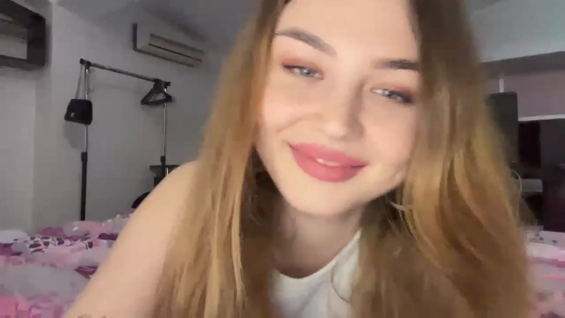 Gallery image thumbnail from Cassiopeeia's myfreecams stream on, 12/22/2022, 20:23 image 19 of 20