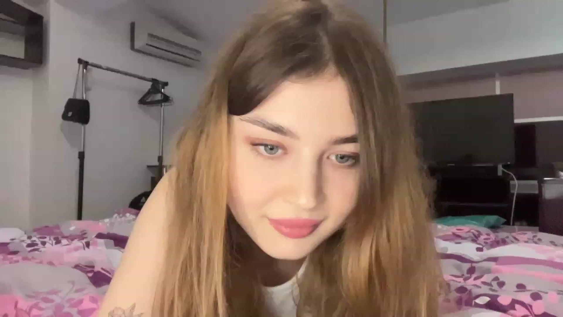 Gallery image thumbnail from Cassiopeeia's myfreecams stream on, 12/22/2022, 20:23 image 6 of 20