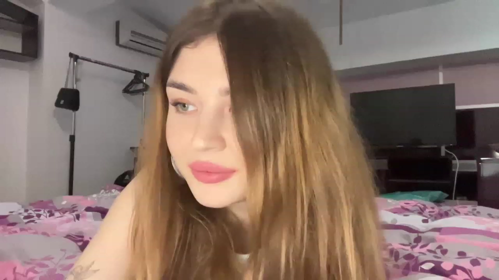 Gallery image thumbnail from Cassiopeeia's myfreecams stream on, 12/22/2022, 20:23 image 7 of 20
