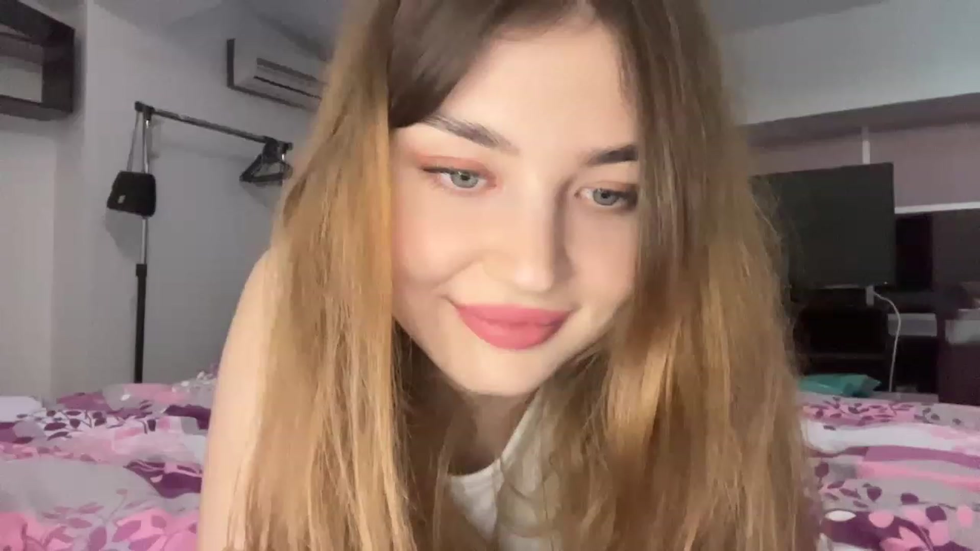Gallery image thumbnail from Cassiopeeia's myfreecams stream on, 12/22/2022, 20:23 image 10 of 20