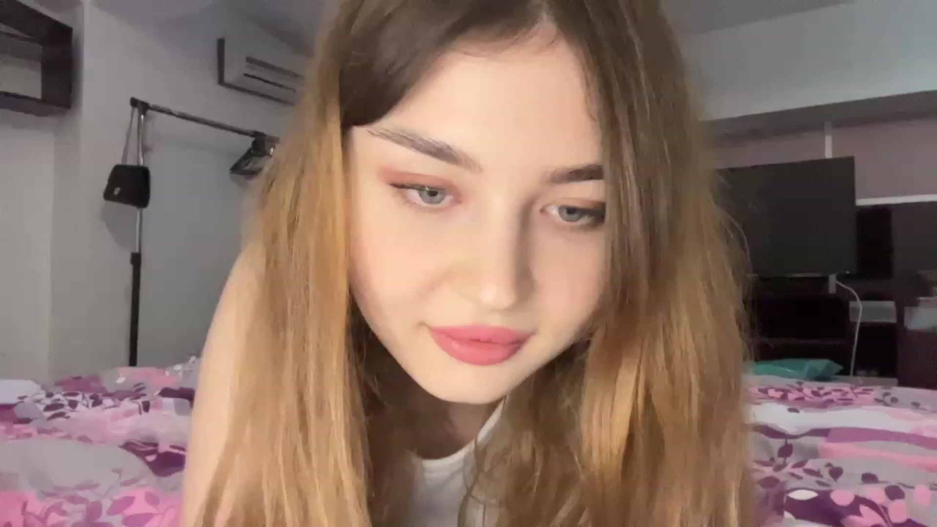 Gallery image thumbnail from Cassiopeeia's myfreecams stream on, 12/22/2022, 20:23 image 8 of 20