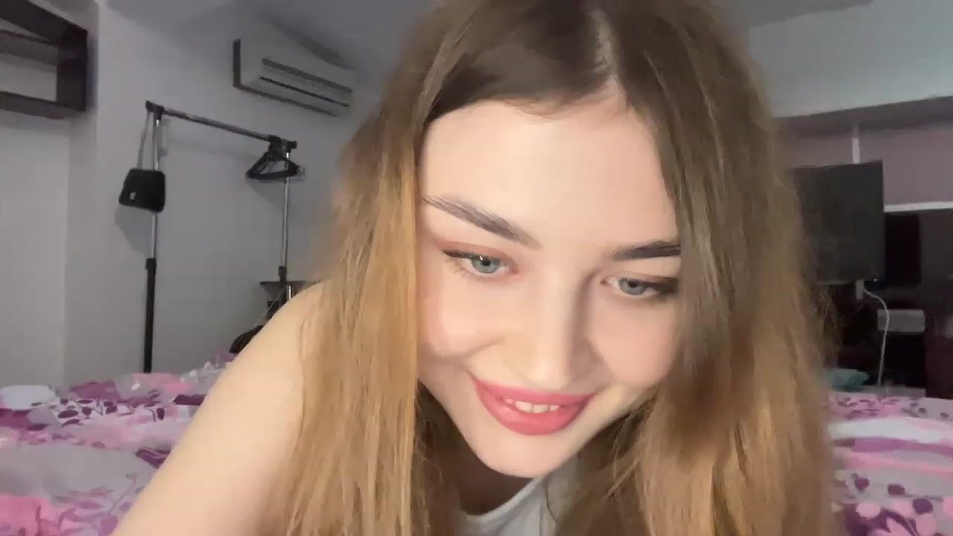 Gallery image thumbnail from Cassiopeeia's myfreecams stream on, 12/22/2022, 20:23 image 16 of 20