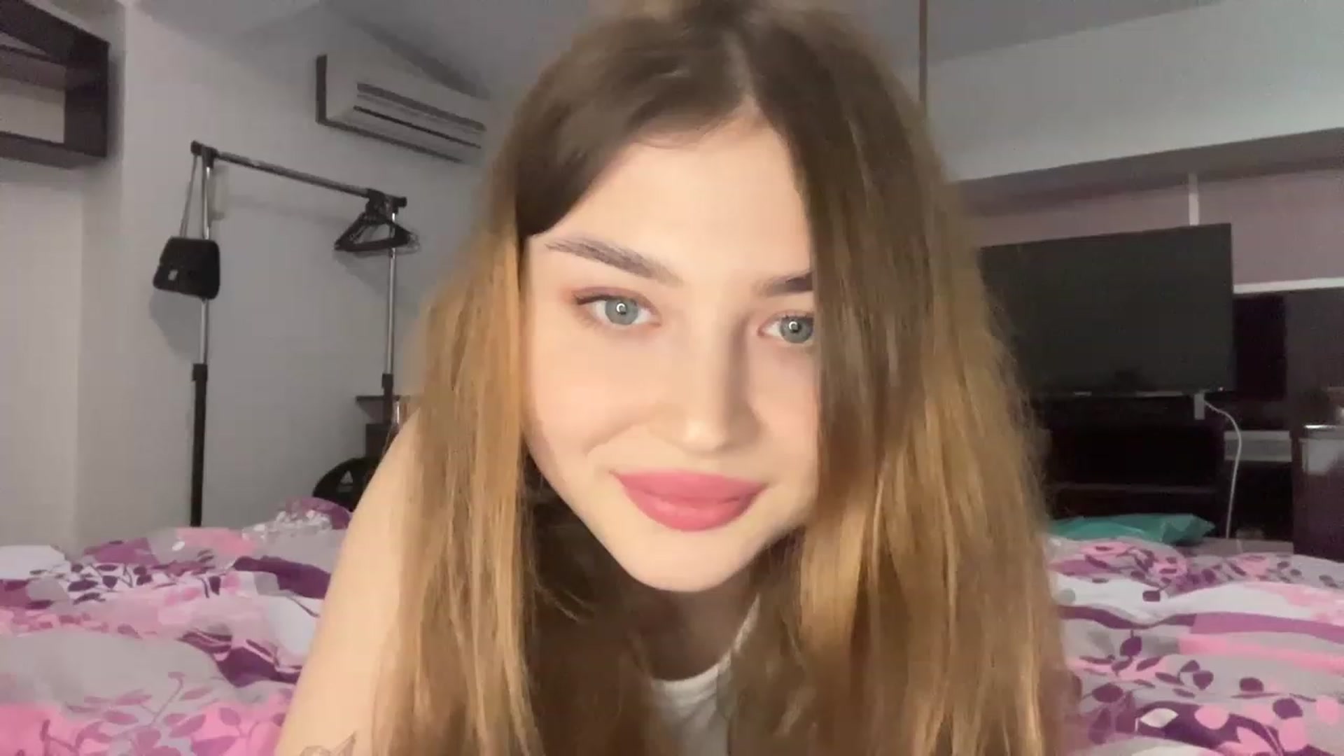 Gallery image thumbnail from Cassiopeeia's myfreecams stream on, 12/22/2022, 20:23 image 4 of 20