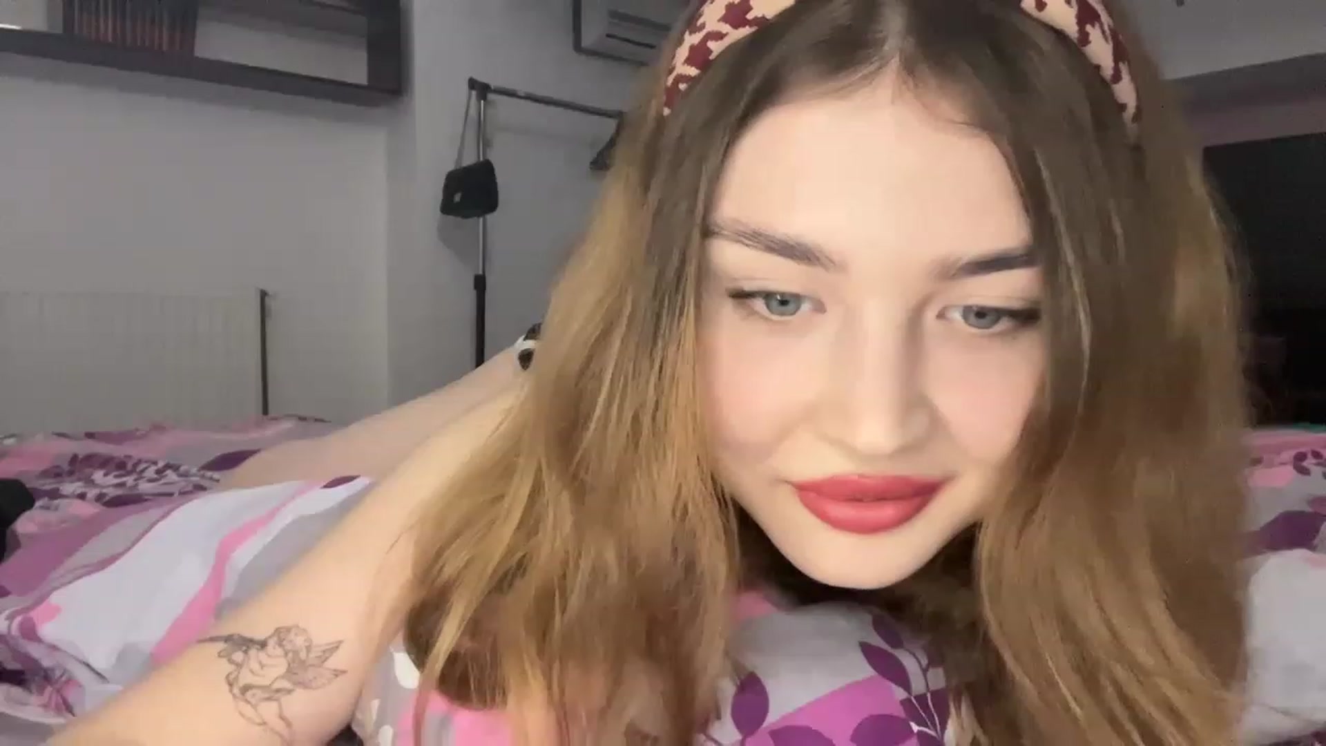 Gallery image thumbnail from Cassiopeeia's myfreecams stream on, 12/23/2022, 18:42 image 9 of 20