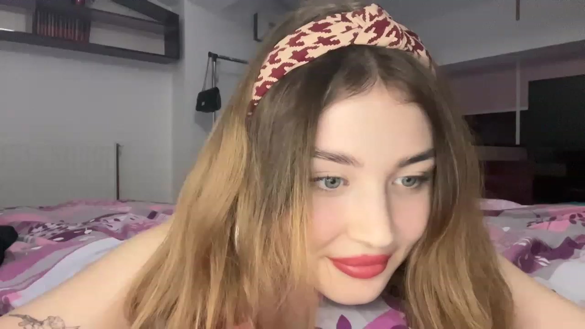 Gallery image thumbnail from Cassiopeeia's myfreecams stream on, 12/23/2022, 18:42 image 4 of 20