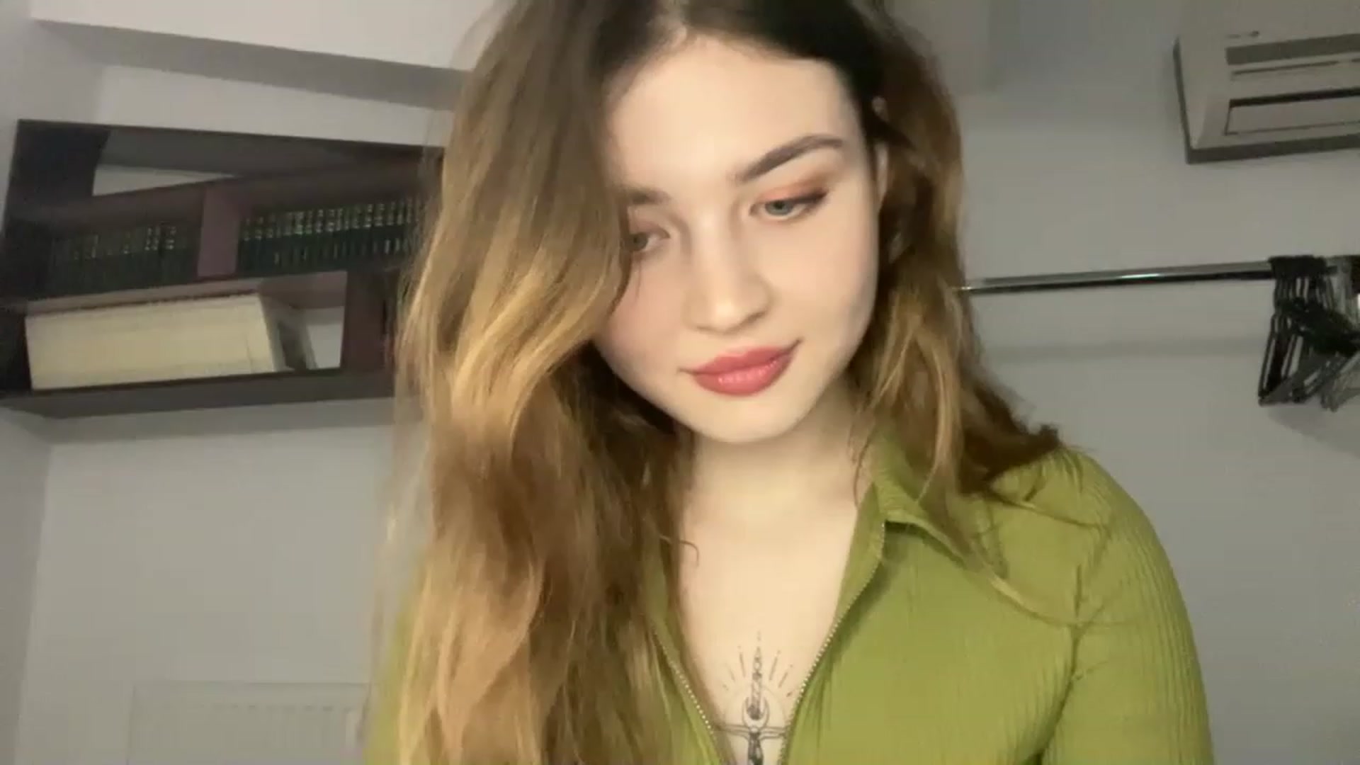 Gallery image thumbnail from Cassiopeeia's myfreecams stream on, 12/24/2022, 17:49 image 19 of 20