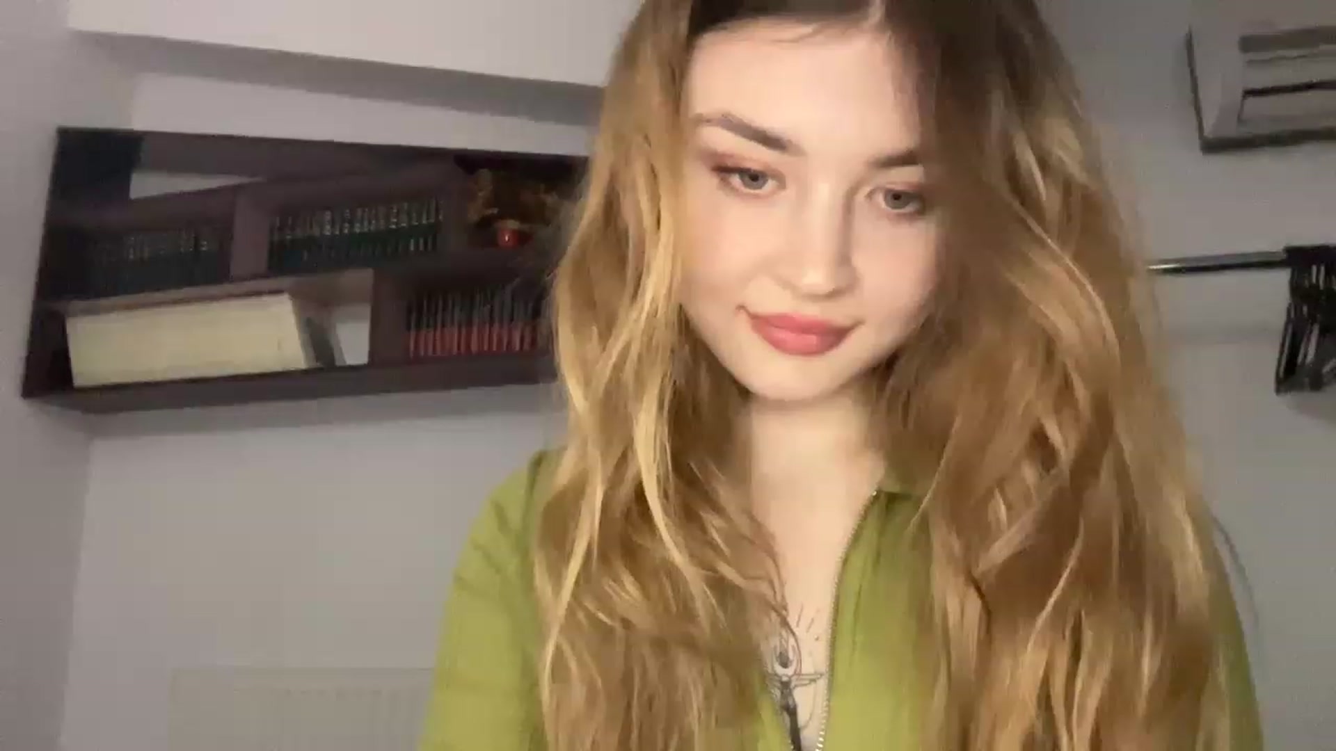 Gallery image thumbnail from Cassiopeeia's myfreecams stream on, 12/24/2022, 19:10 image 8 of 20