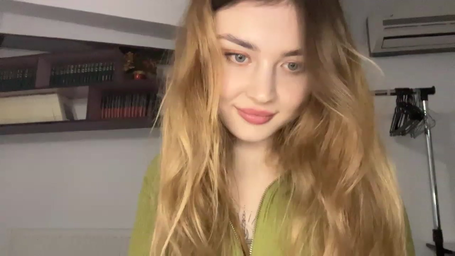 Gallery image thumbnail from Cassiopeeia's myfreecams stream on, 12/24/2022, 19:50 image 6 of 20