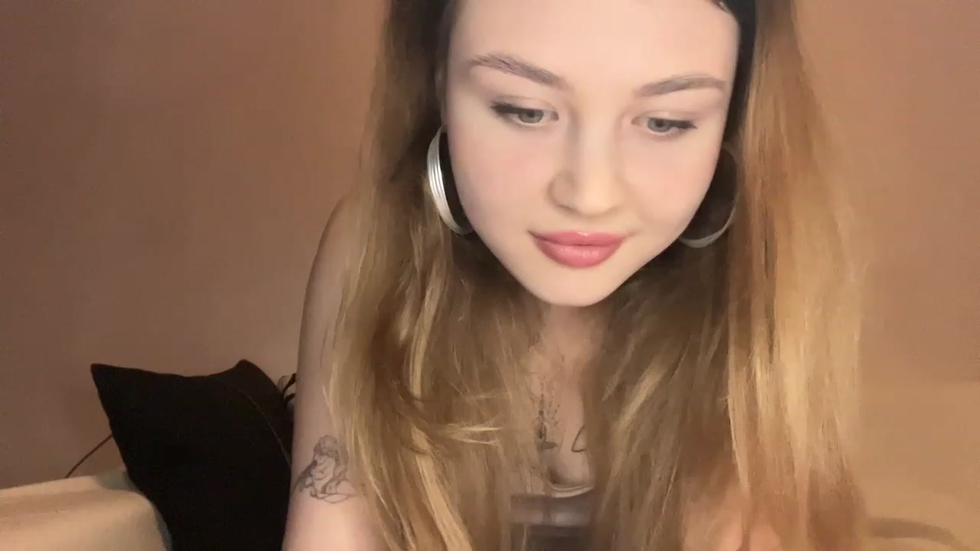 Gallery image thumbnail from Cassiopeeia's myfreecams stream on, 01/16/2023, 18:08 image 11 of 20