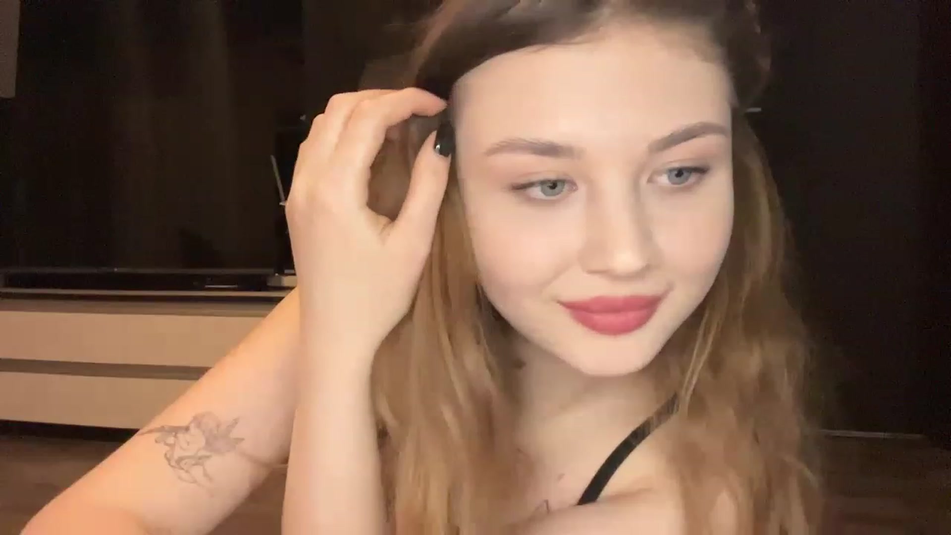 Gallery image thumbnail from Cassiopeeia's myfreecams stream on, 02/01/2023, 19:48 image 18 of 20