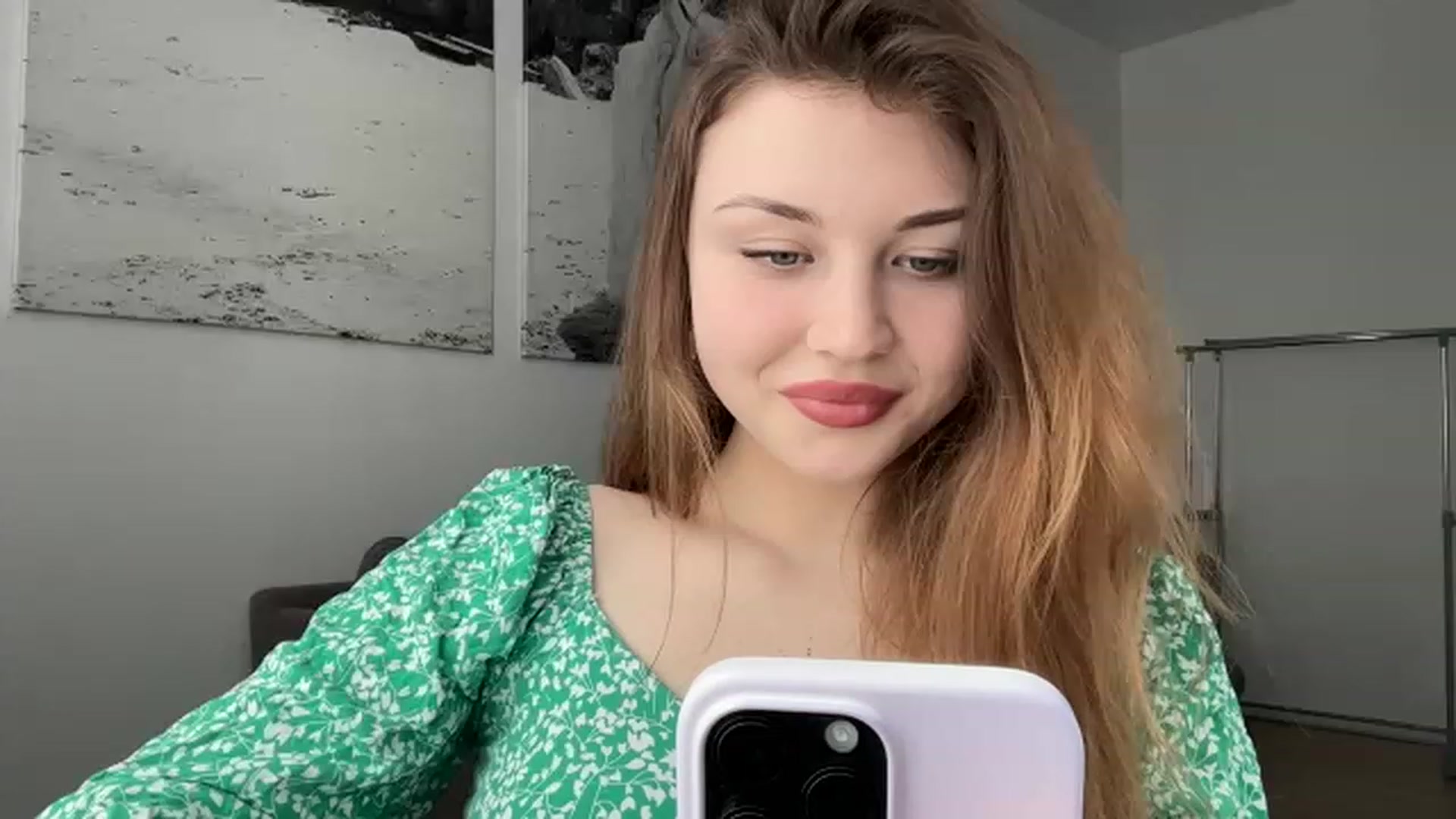 Gallery image thumbnail from Cassiopeeia's myfreecams stream on, 03/30/2023, 10:37 image 19 of 20