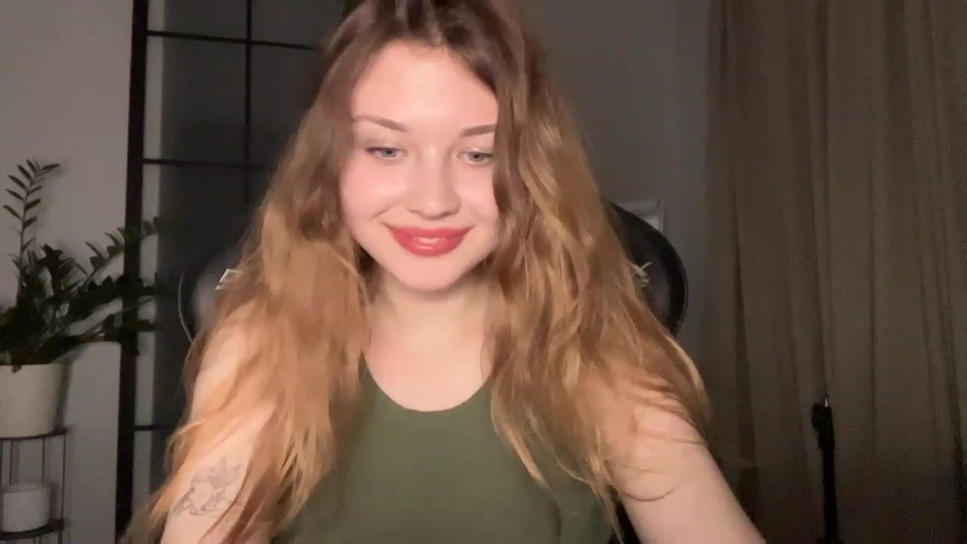 Gallery image thumbnail from Cassiopeeia's myfreecams stream on, 04/02/2023, 16:46 image 17 of 20