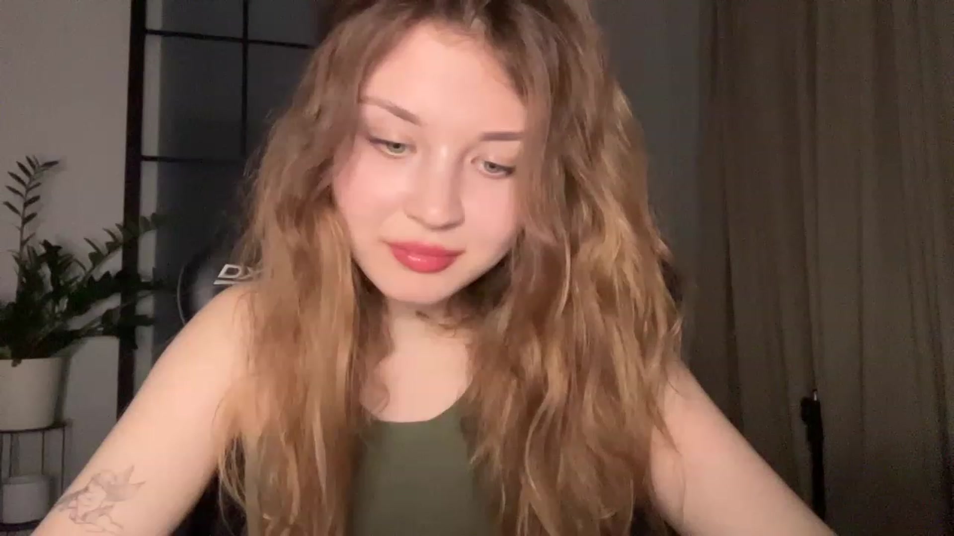 Gallery image thumbnail from Cassiopeeia's myfreecams stream on, 04/02/2023, 16:46 image 11 of 20