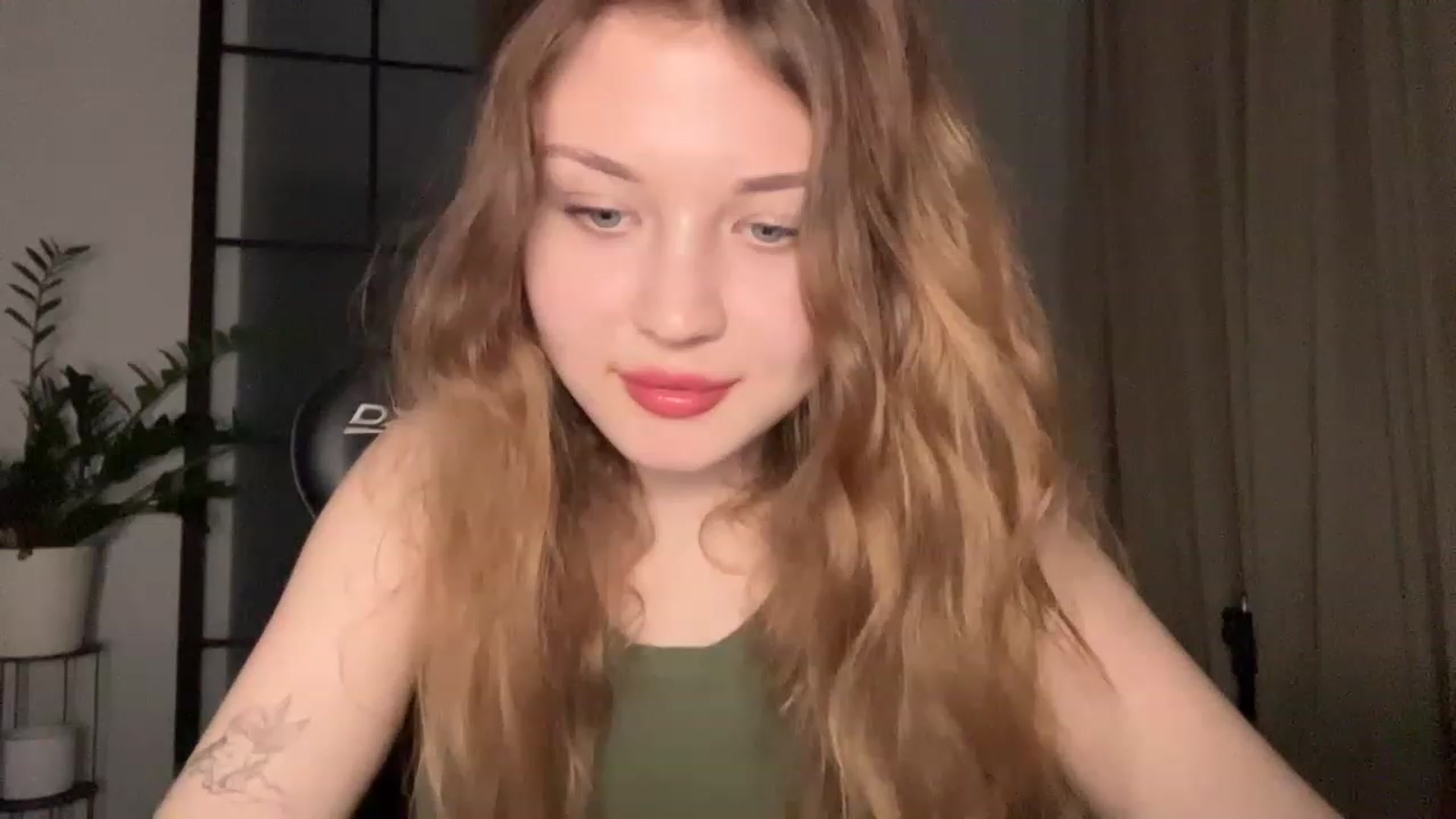 Gallery image thumbnail from Cassiopeeia's myfreecams stream on, 04/02/2023, 16:46 image 14 of 20