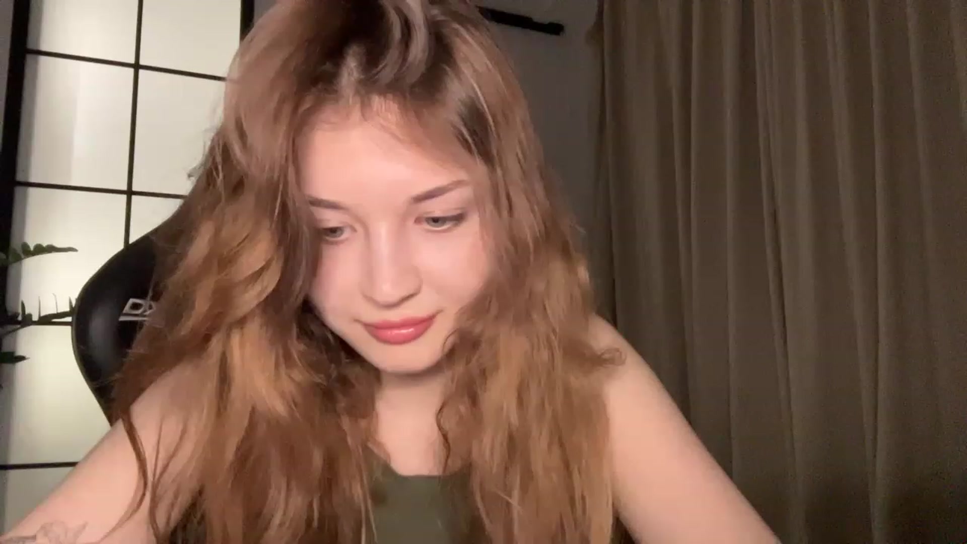 Gallery image thumbnail from Cassiopeeia's myfreecams stream on, 04/02/2023, 18:00 image 2 of 20