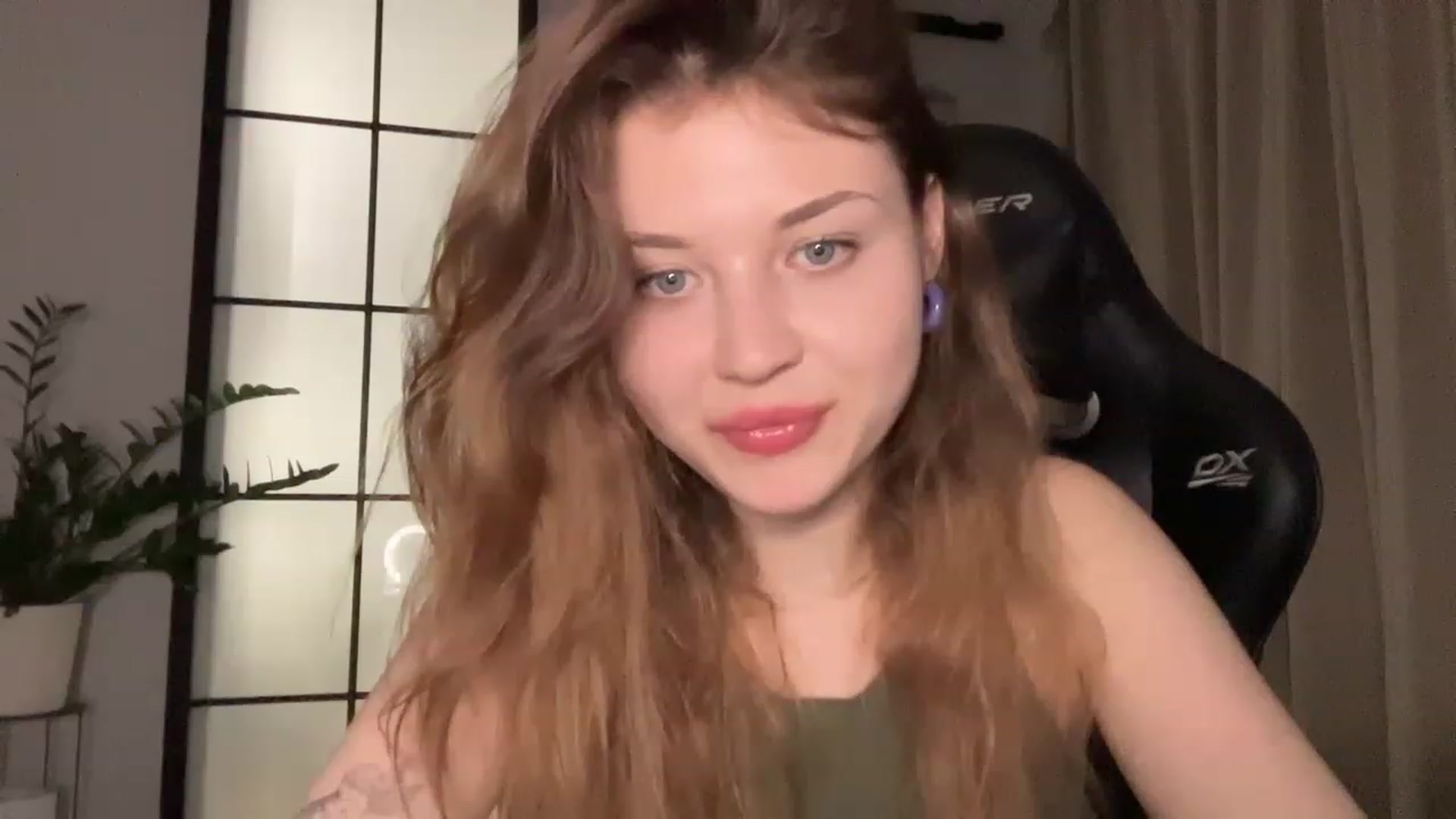Gallery image thumbnail from Cassiopeeia's myfreecams stream on, 04/02/2023, 19:45 image 16 of 20