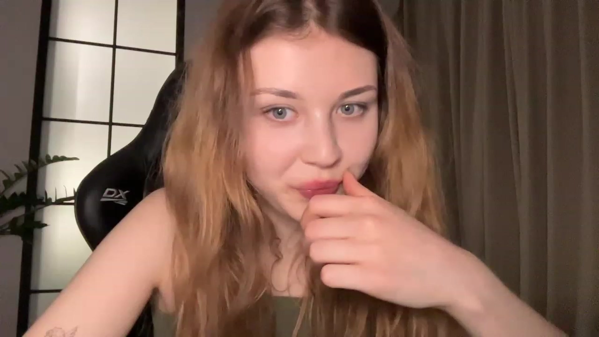 Gallery image thumbnail from Cassiopeeia's myfreecams stream on, 04/02/2023, 19:45 image 4 of 20