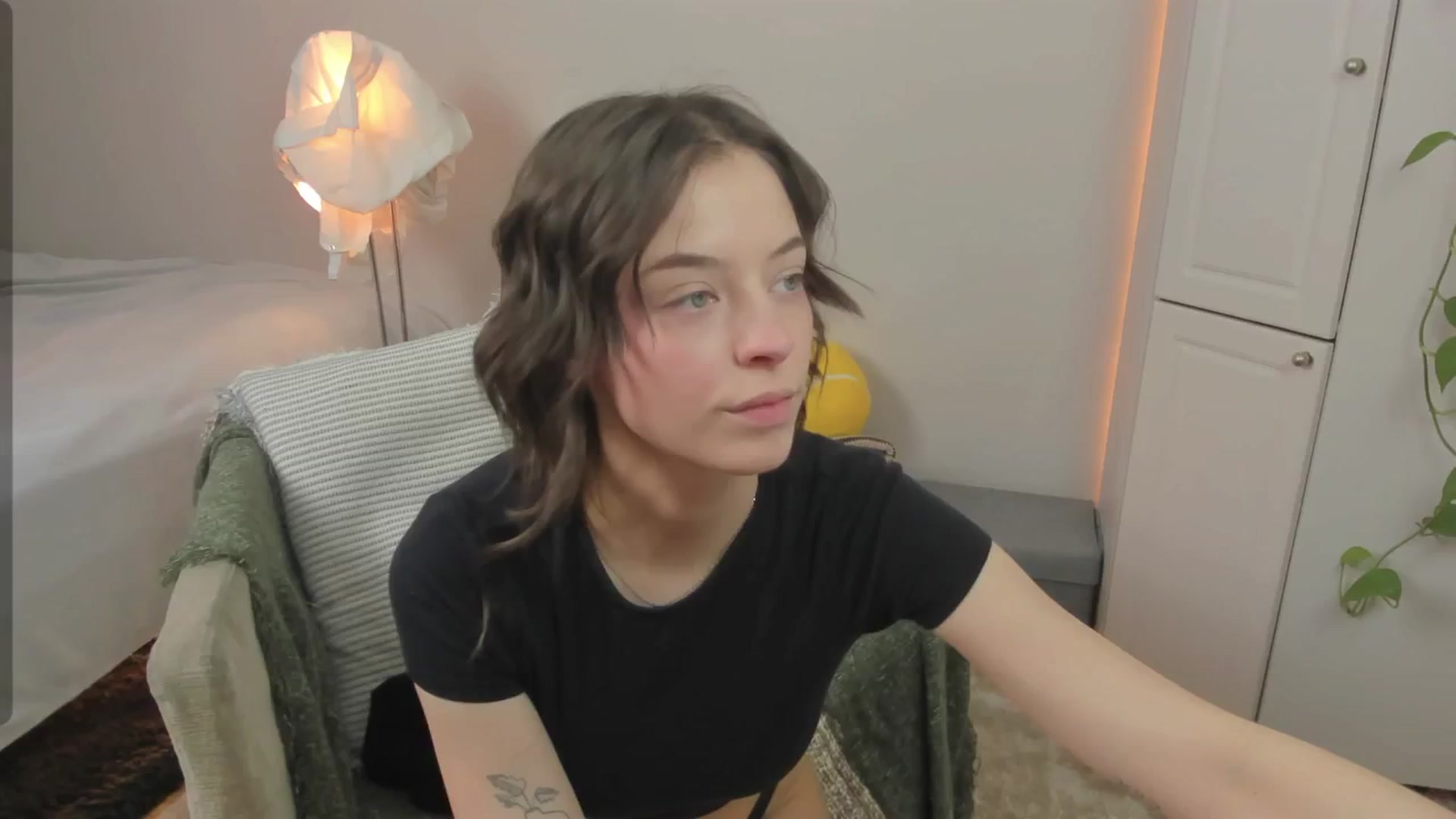 Gallery image thumbnail from CassislanD's myfreecams stream on, 05/03/2024, 12:01 image 4 of 20