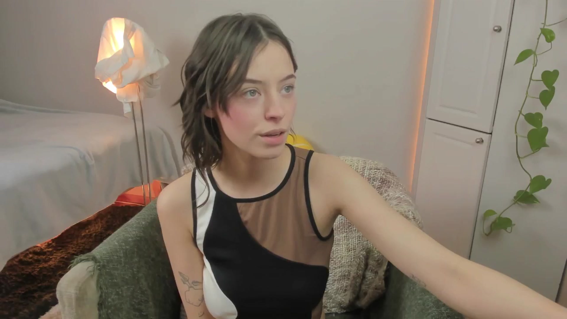 Gallery image thumbnail from CassislanD's myfreecams stream on, 05/16/2024, 15:51 image 11 of 20